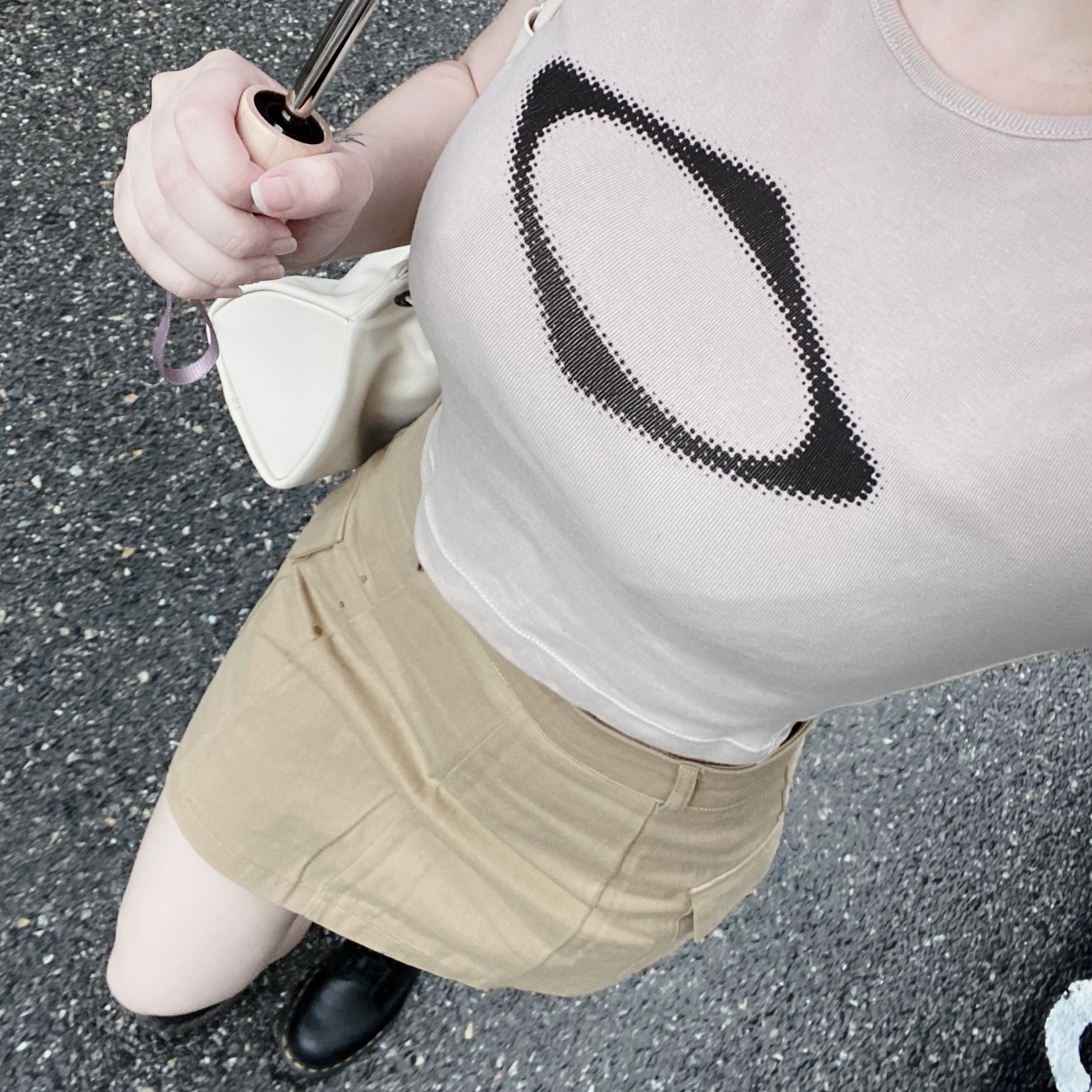 (W) Mischief Rhombus Blur T-Shirt Mini Light Beige, Dr. Martens Jadon Boots Black 착용 스타일