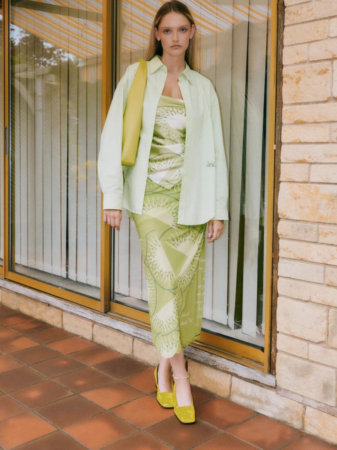 House of Sunny Women Falling Kiwis Skirt 착용 스타일