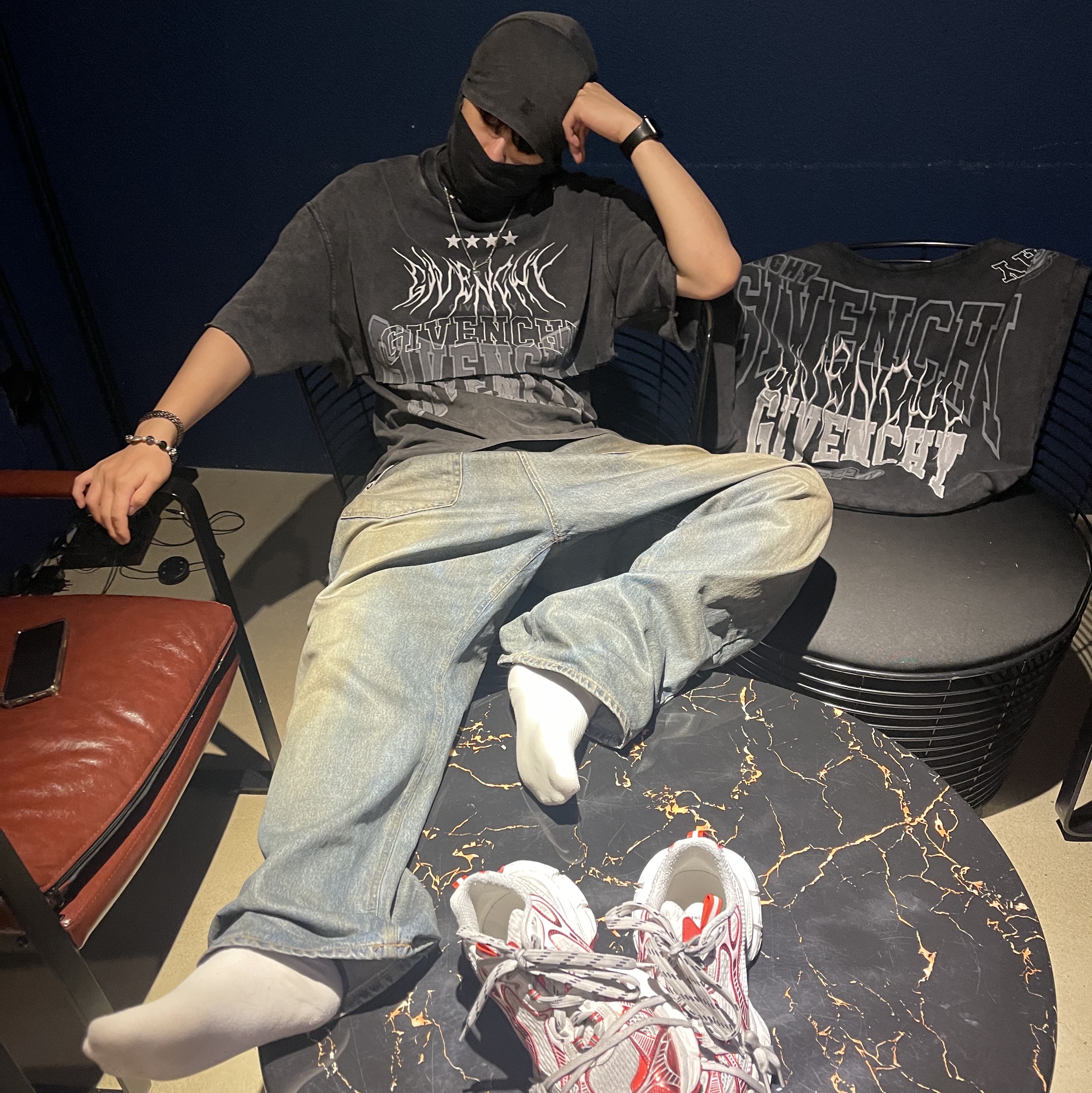 Balenciaga 3XL Sneakers White Red, Project G/R Coated Backward Denim Pants Blue 착용 스타일 - 4