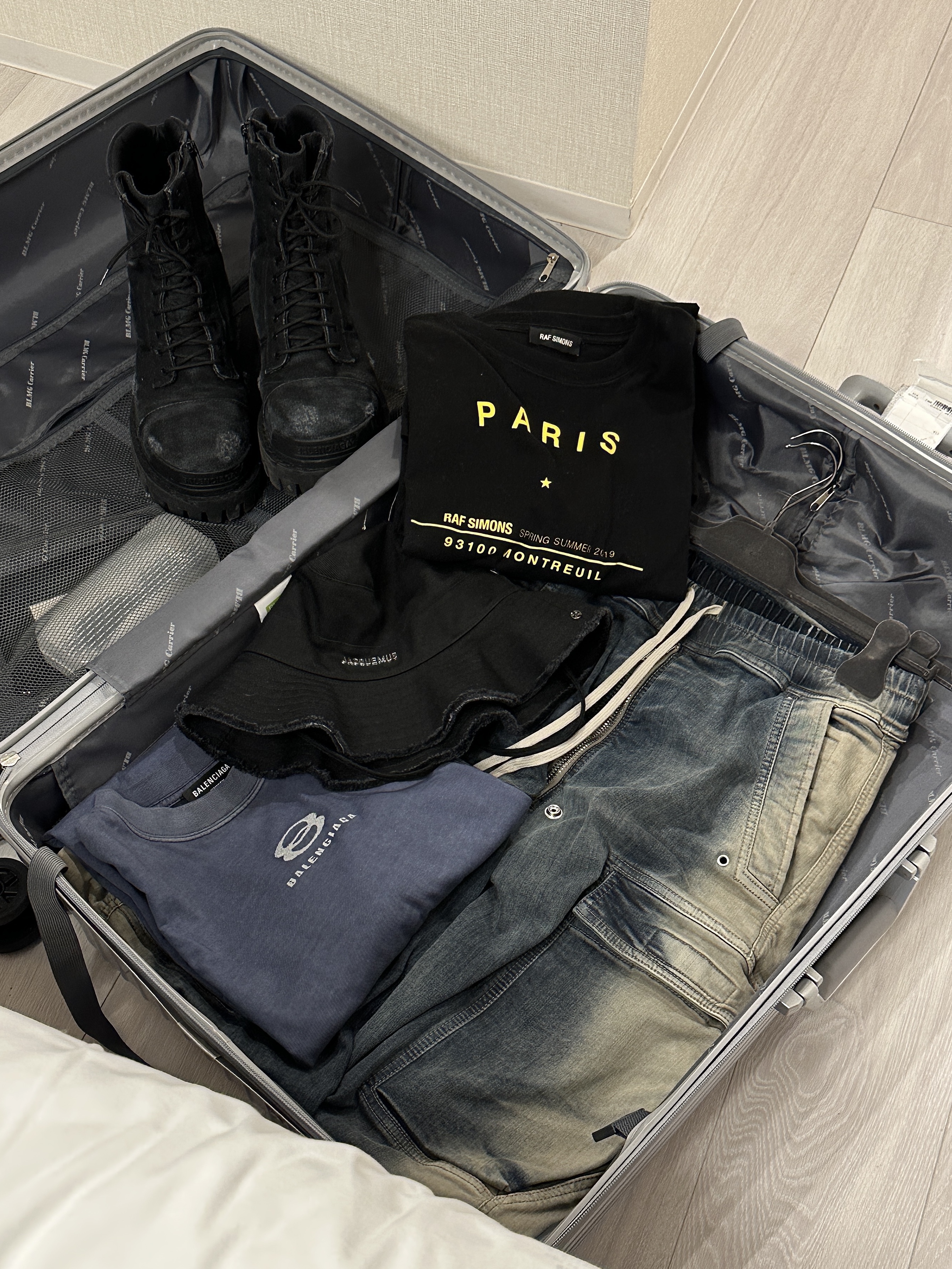 Balenciaga Combat Strike 20mm Boots Black, Undermycar Leachianus Multiple Tangles Double Logo Chain Down Blue - 23SS 착용 스타일 - 3