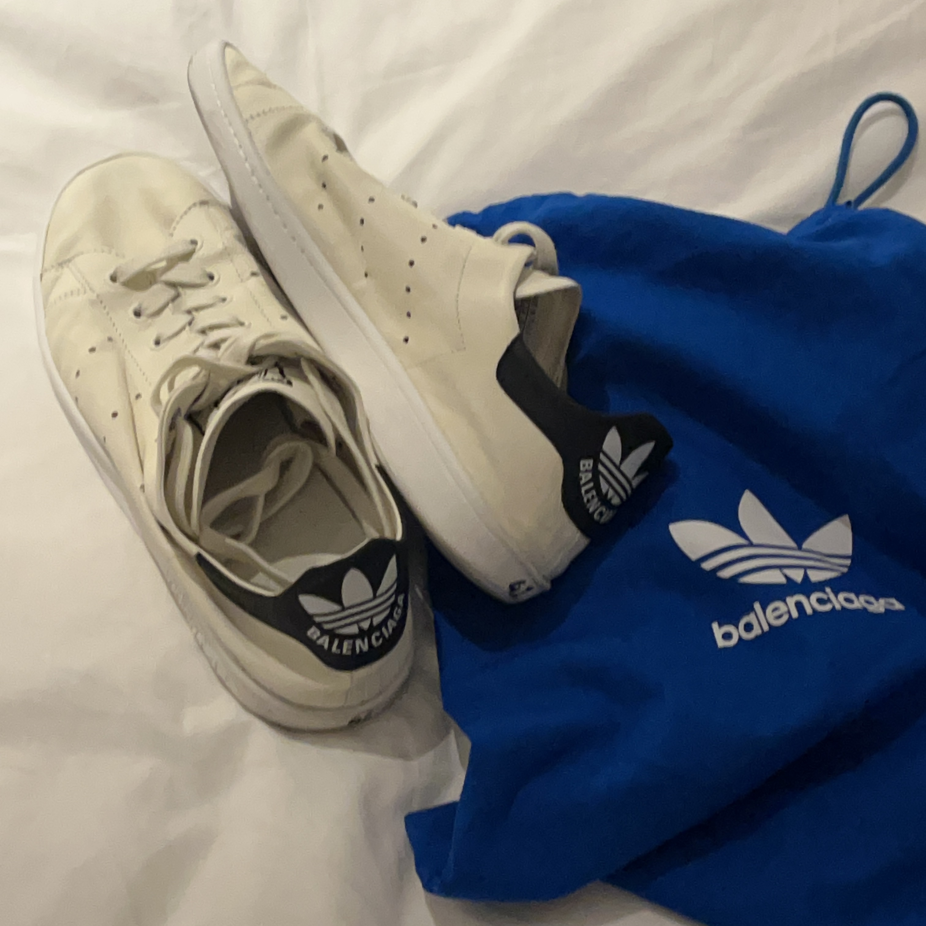 Balenciaga x Adidas Stan Smith Off White 착용 스타일 - 1