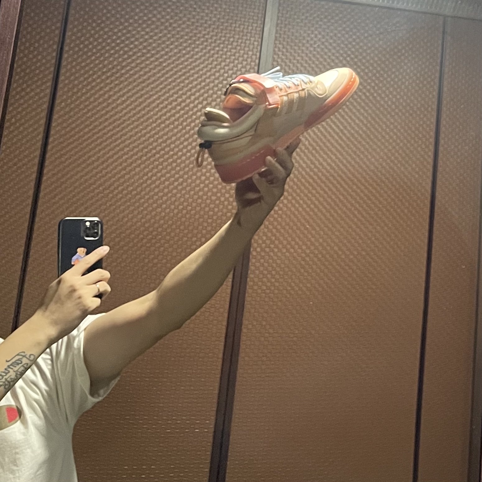 Adidas x Bad Bunny Forum 84 Low Easter Egg 착용 스타일 - 4