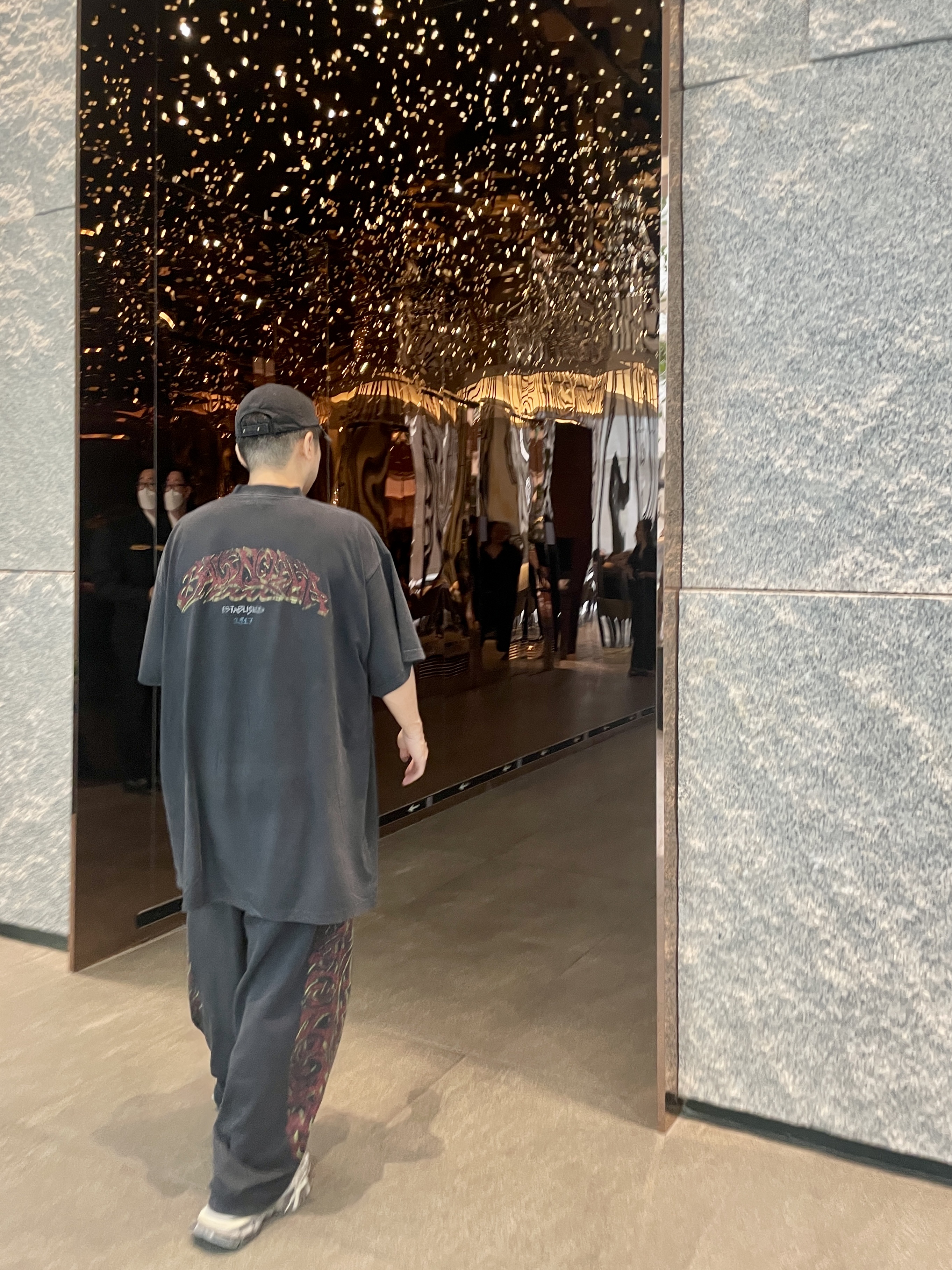 Balenciaga Offshore Oversized T-Shirt Black Faded, Balenciaga Offshore Baggy Sweatpants Black Faded 착용 스타일