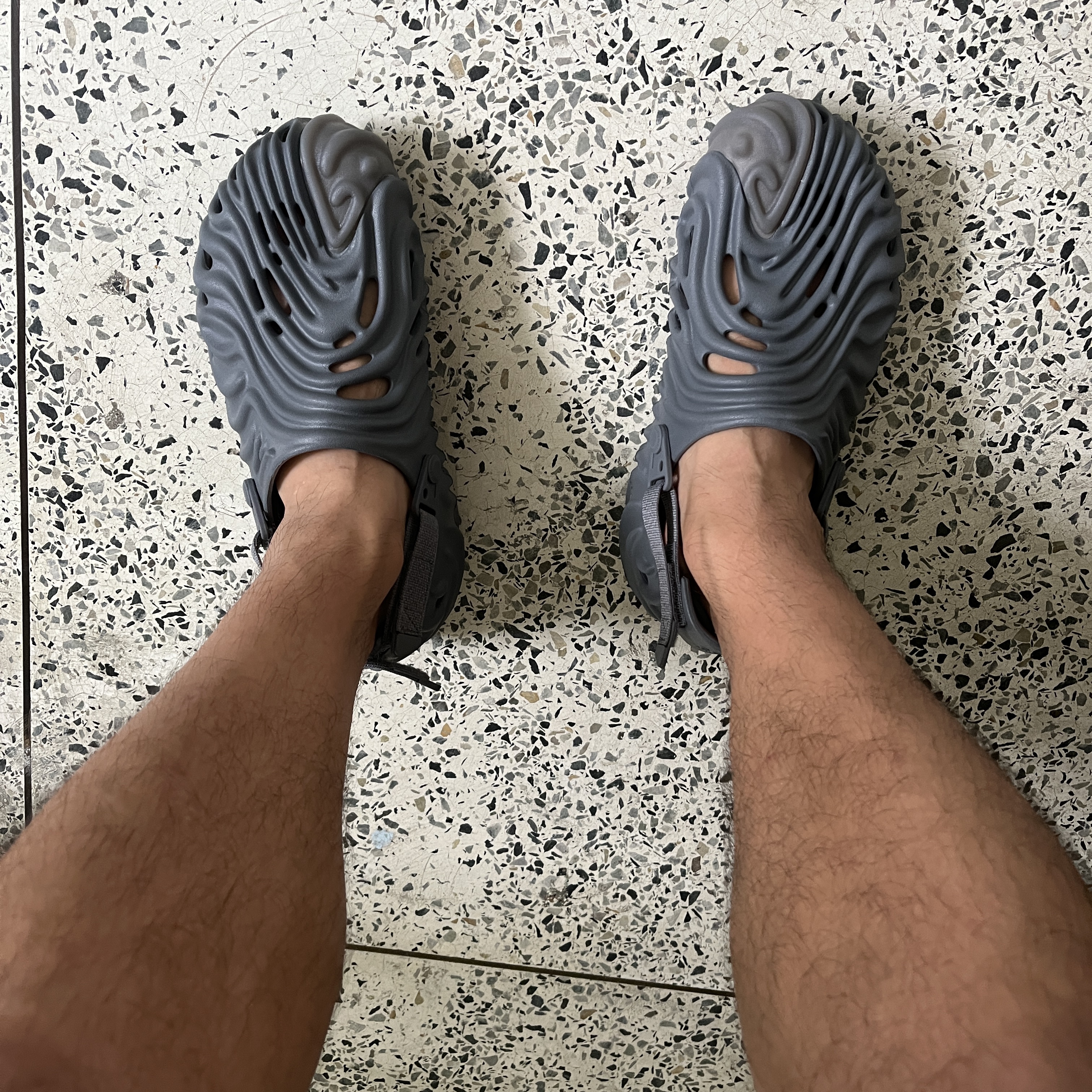 Crocs x Salehe Bembury Pollex Clog Niagara 착용 스타일 - 2