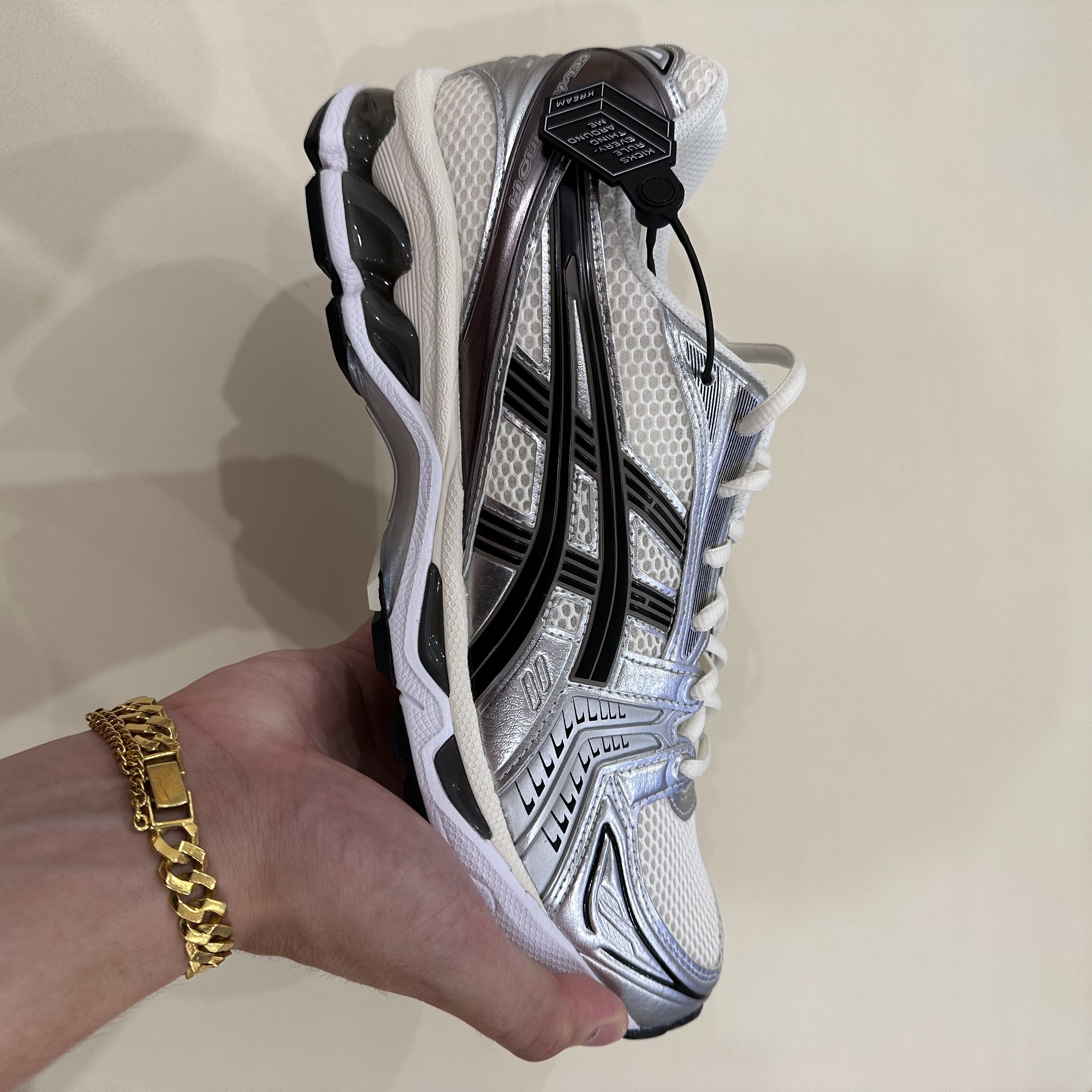 Asics Gel-Kayano 14 Cream Black 착용 스타일