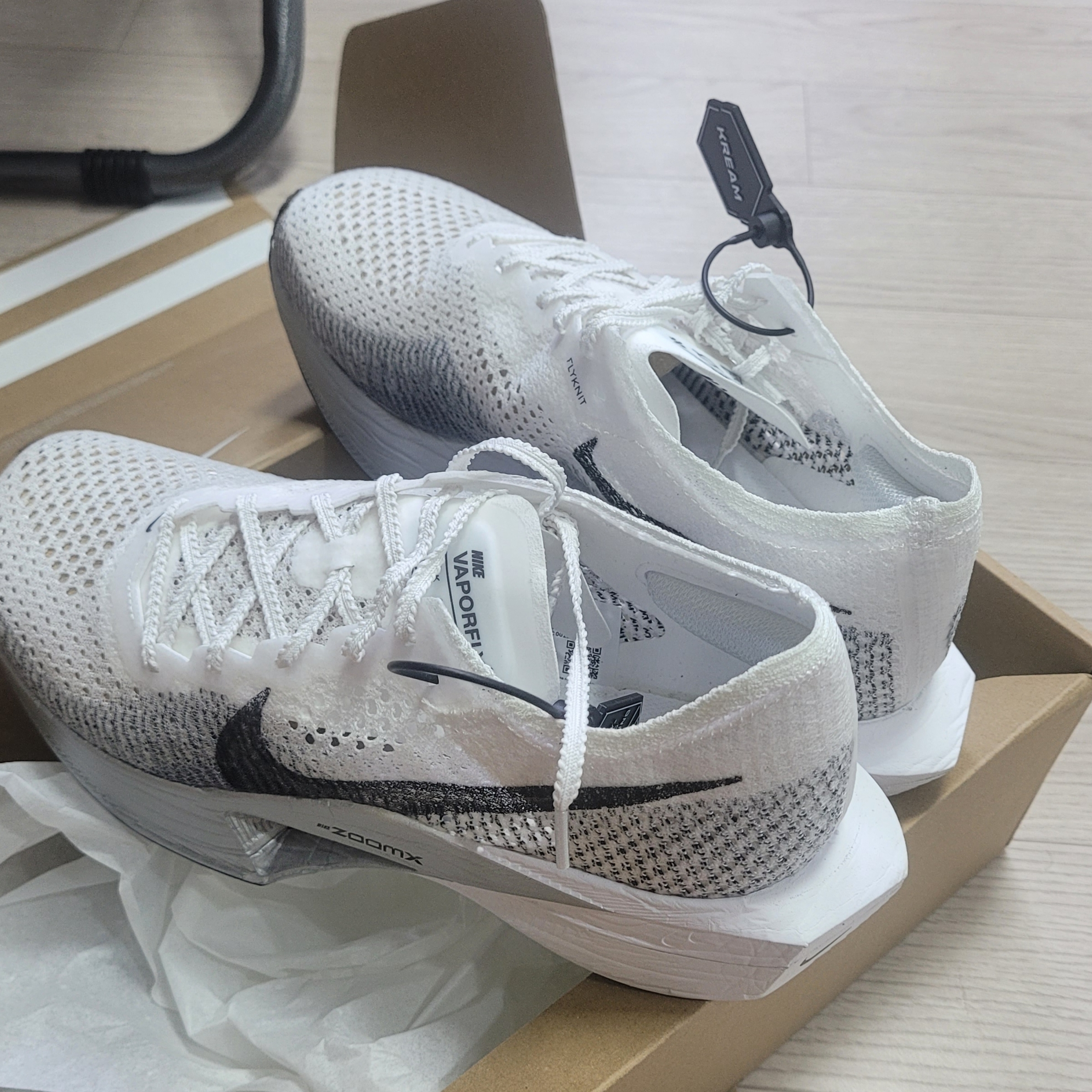 Nike ZoomX Vaporfly Next% 3 White Grey 착용 스타일