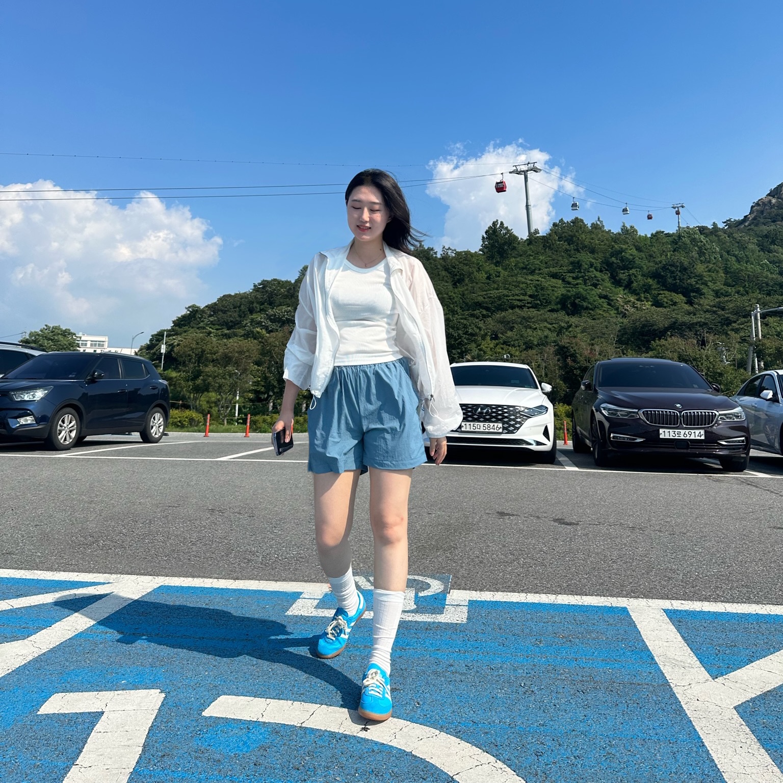 Adidas x Sporty & Rich Samba Blue Rush Cream White 착용 스타일