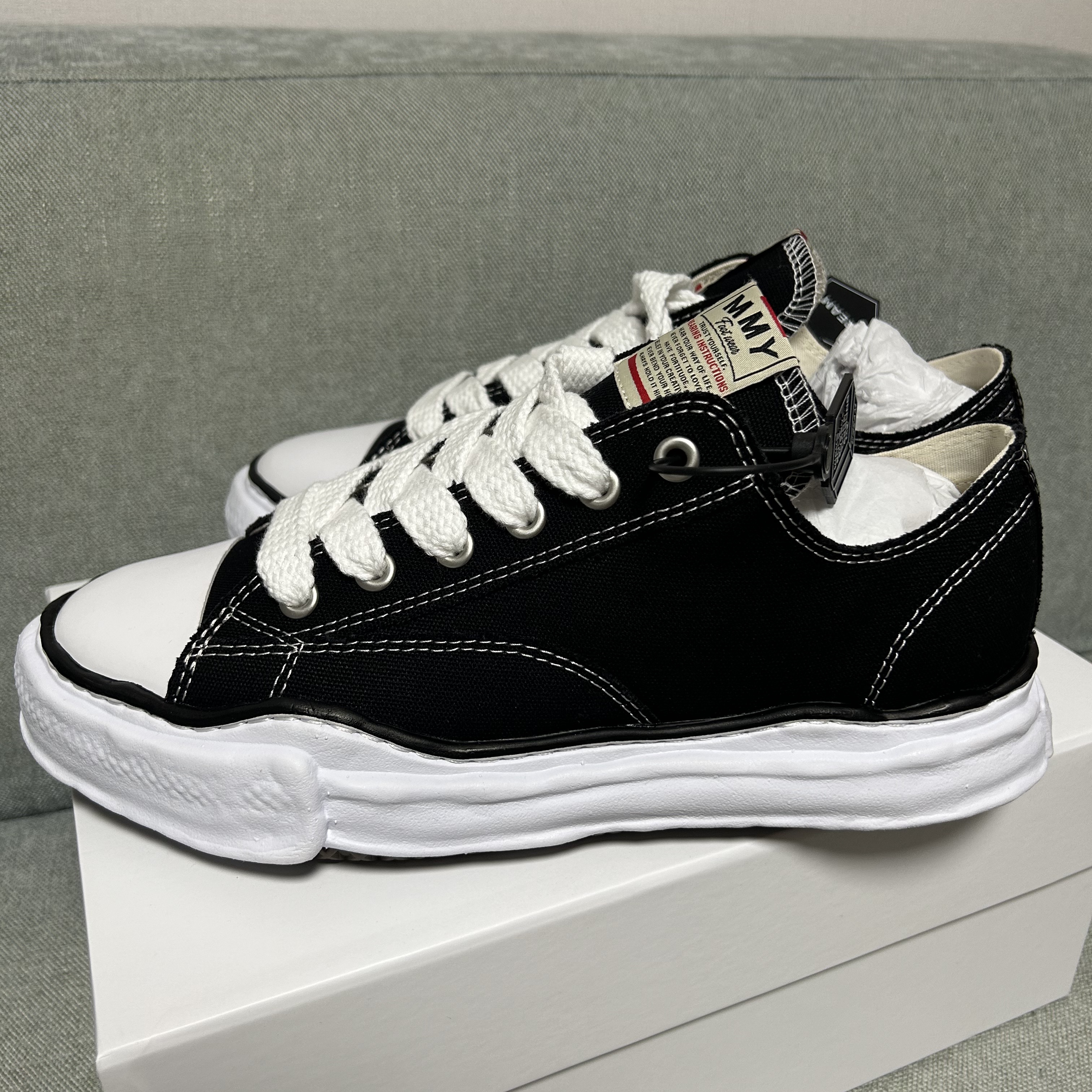 Maison Mihara Yasuhiro Peterson OG Sole Canvas Low Sneakers Black 착용 스타일 - 2