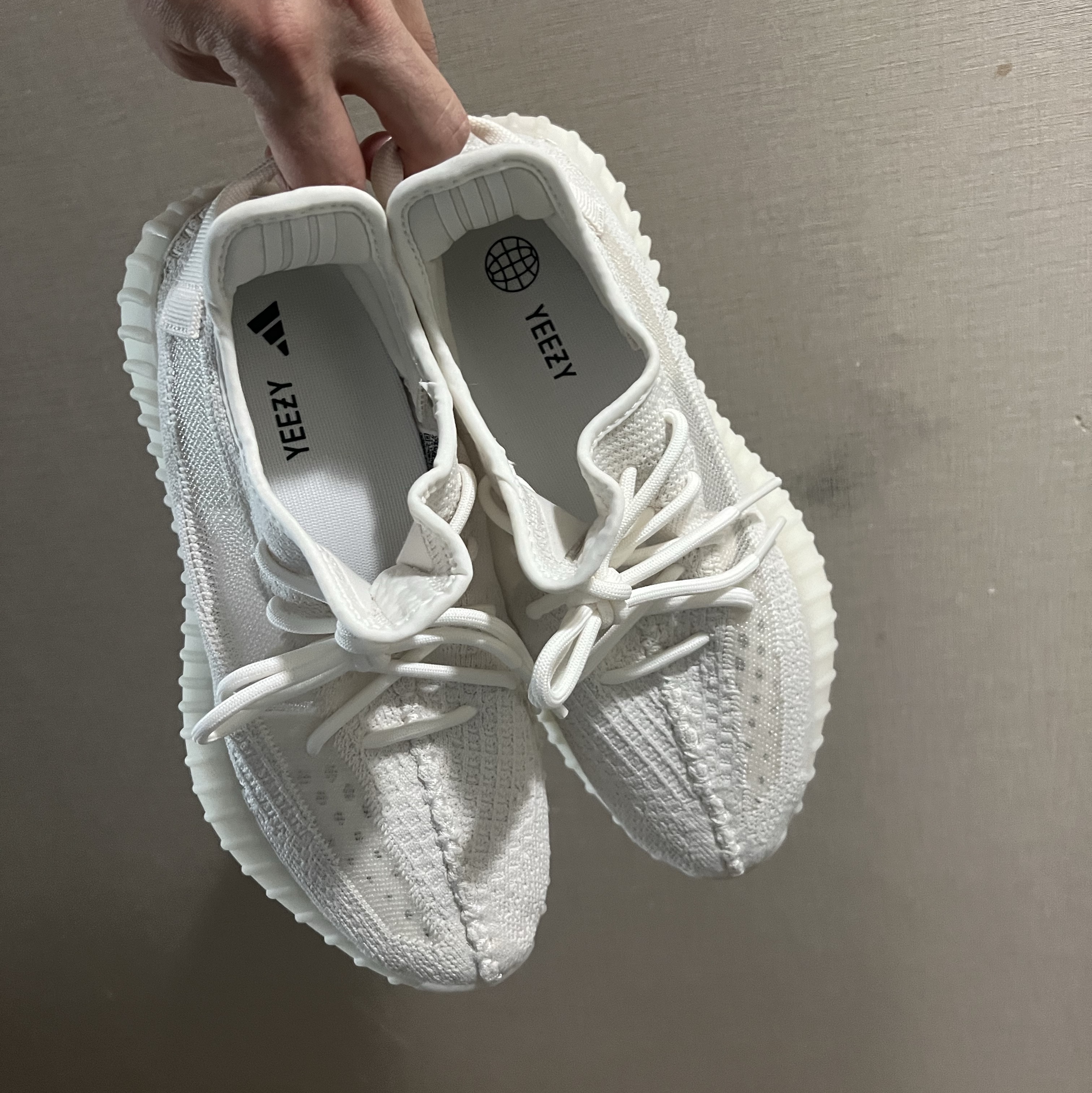Adidas Yeezy 500 Bone White 착용 스타일