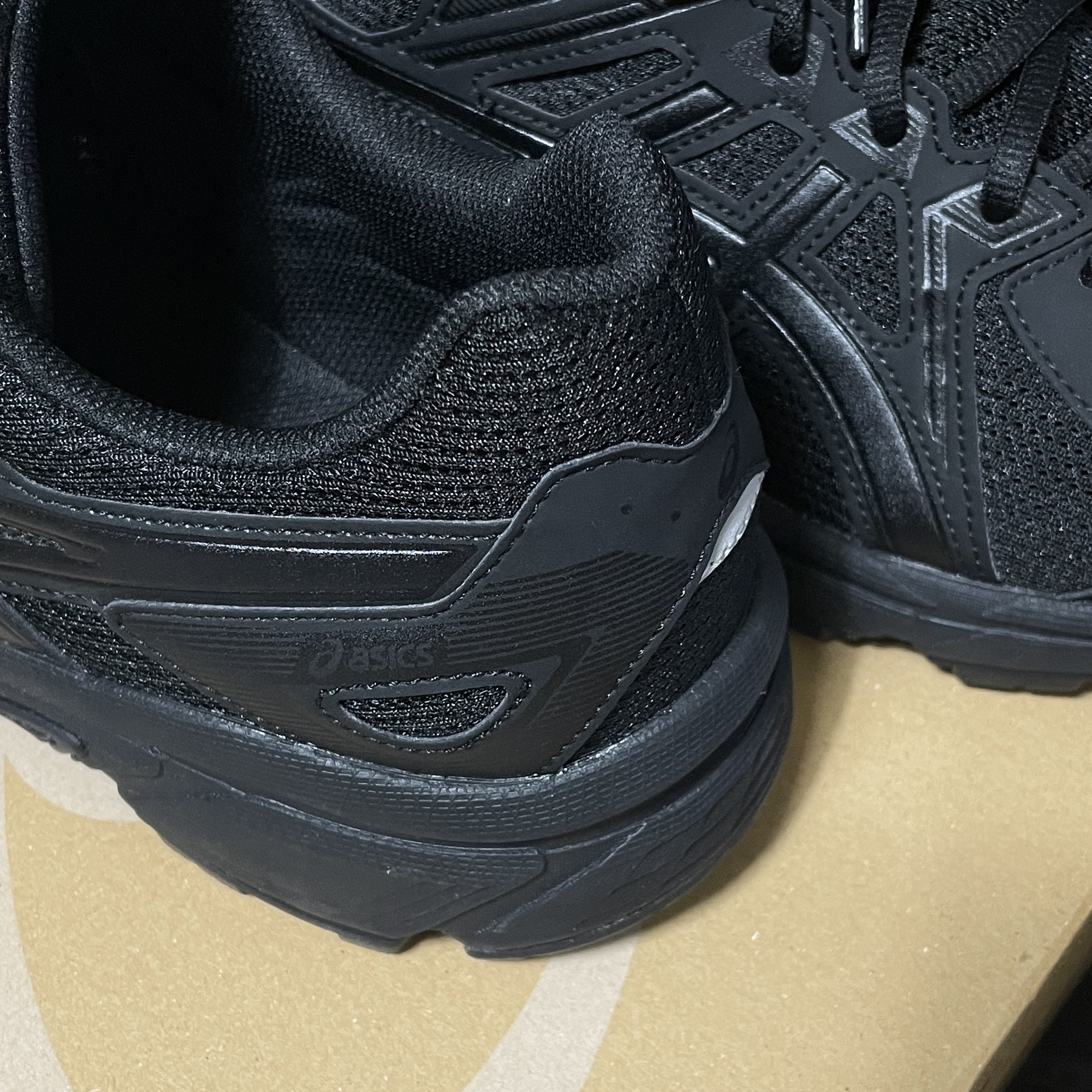 Asics Jog 100 T Black - 4E Extra Wide 착용 스타일
