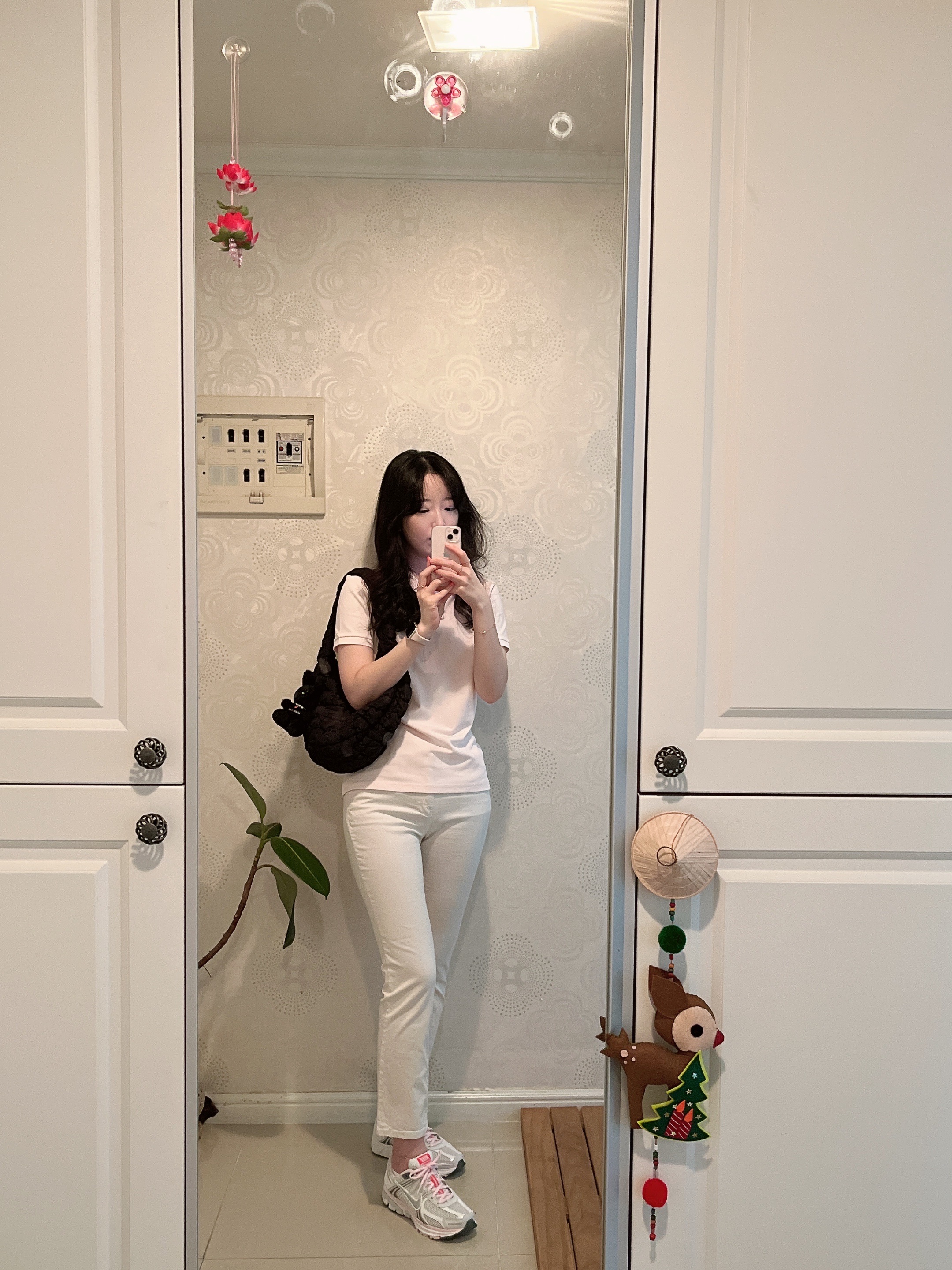 COS Quilted Mini Bag Black 착용 스타일 - 2