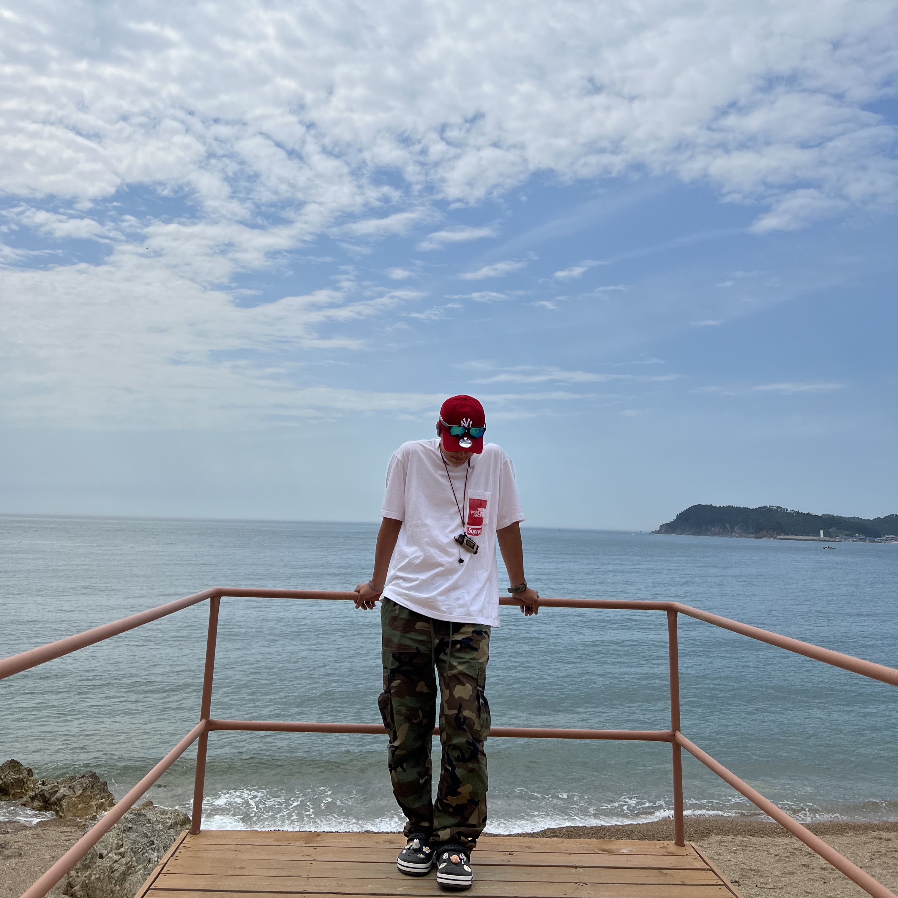 Supreme x The North Face Printed Pocket T-Shirt White - 23SS 착용 스타일
