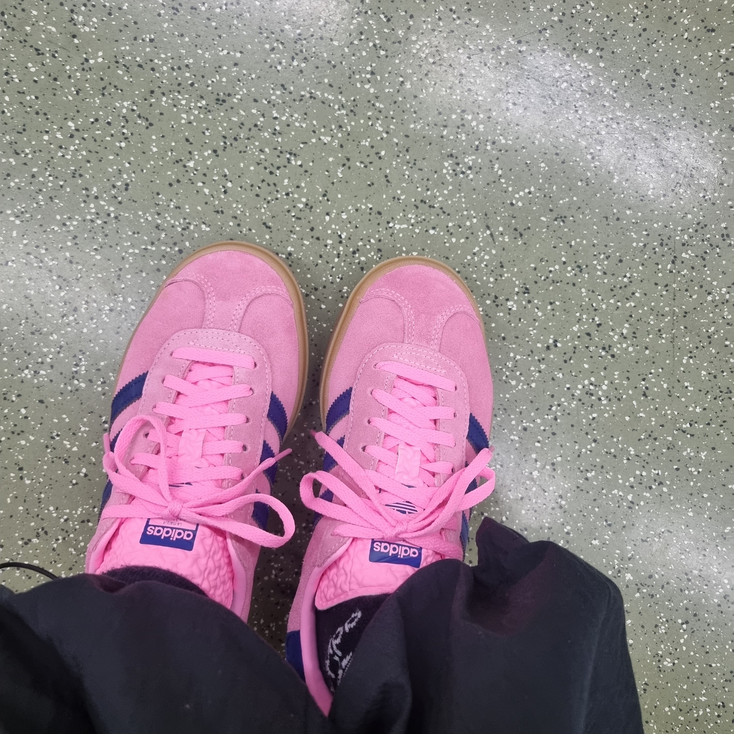 (W) Adidas Gazelle Bold Pink Glow Victory Blue 착용 스타일