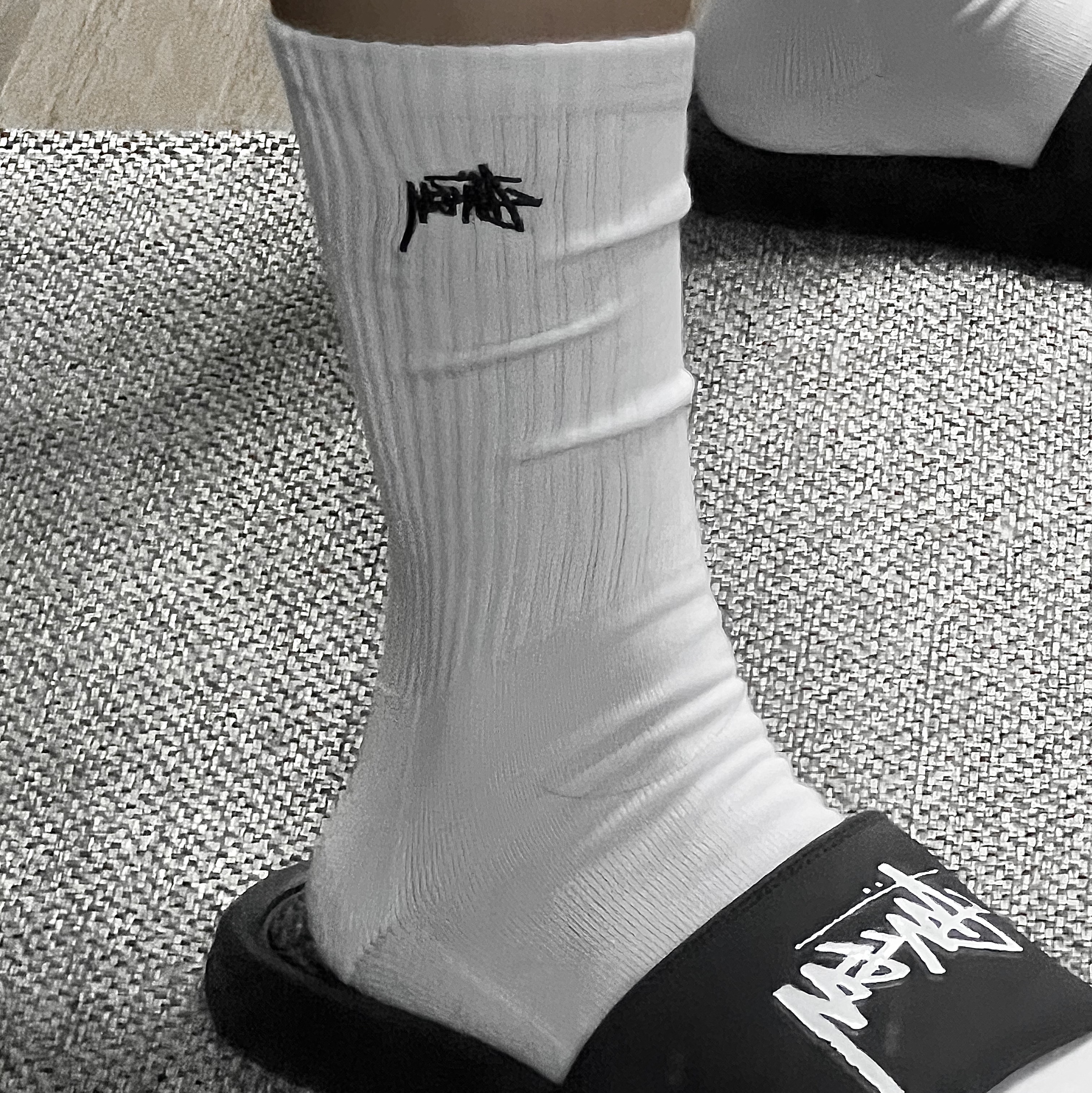 Stussy Small Stock Crew Socks White (3 Pack) 착용 스타일 - 1
