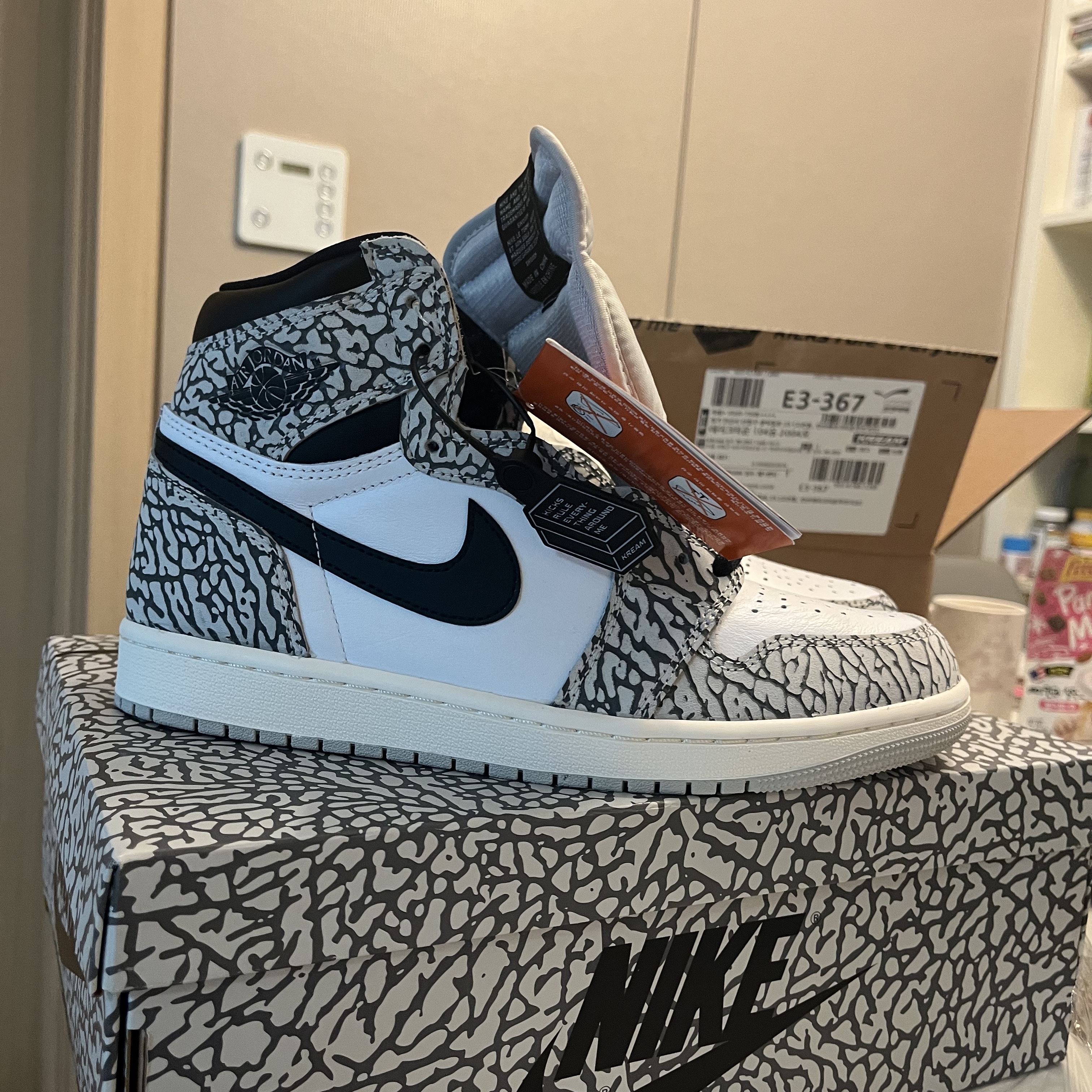 Jordan 1 Retro High OG White Cement 착용 스타일