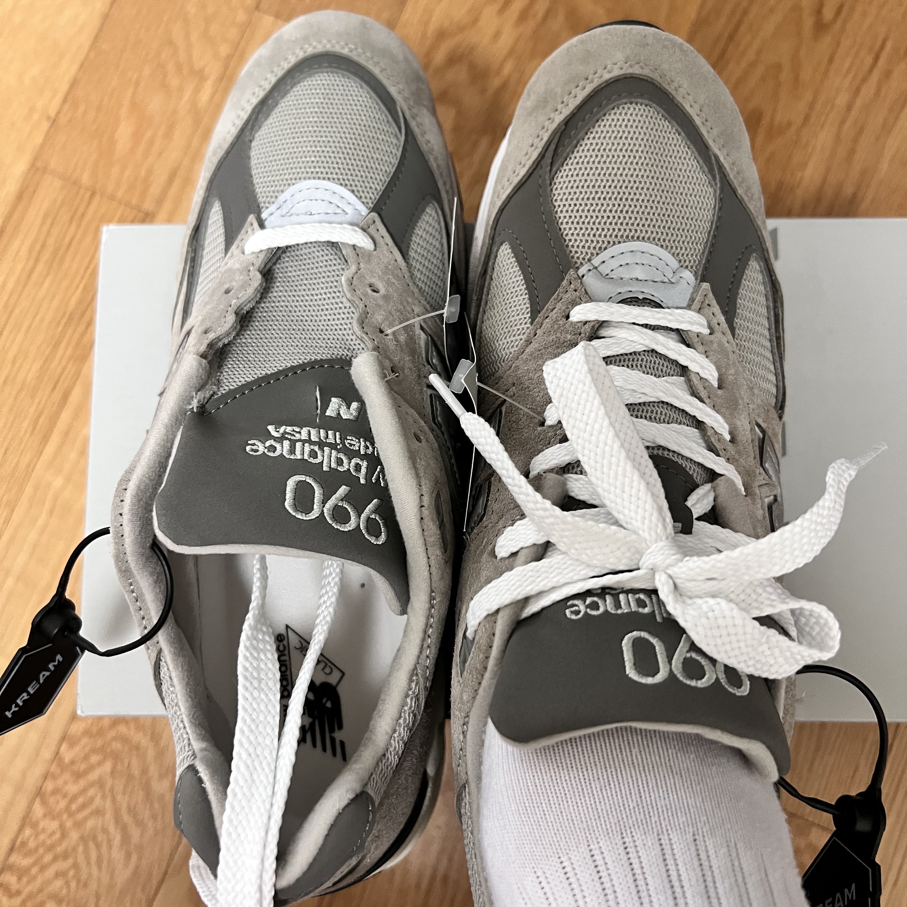 New Balance 990v2 Made in USA Grey 착용 스타일 - 1