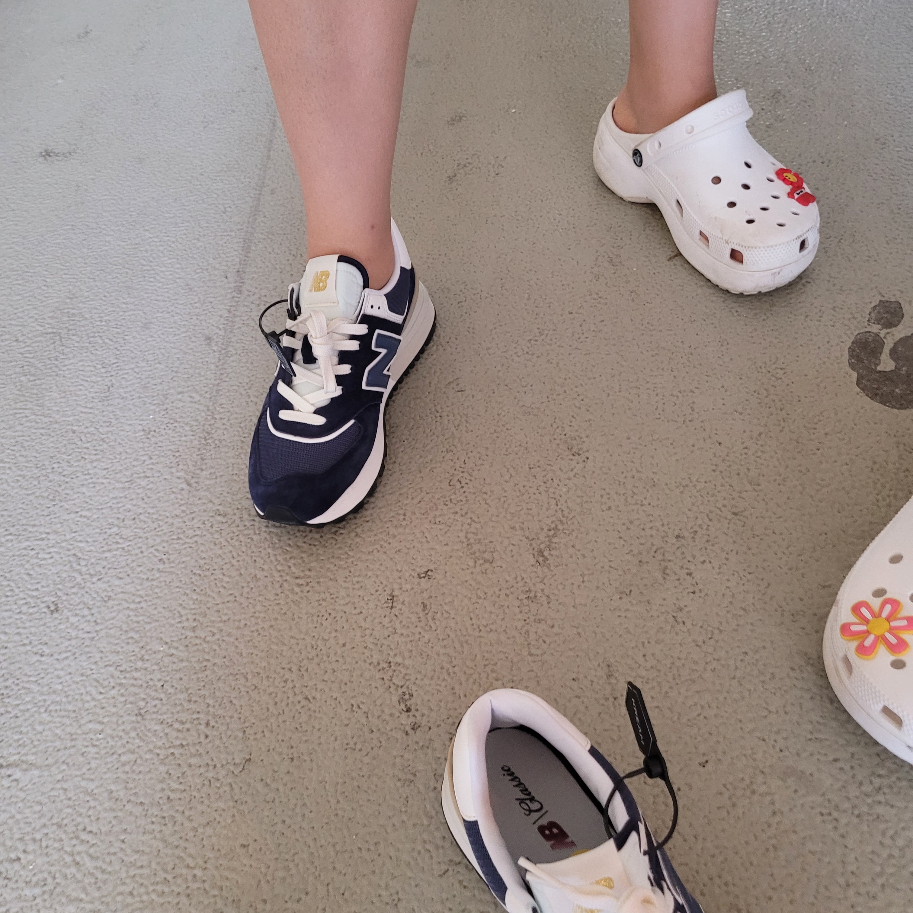 New Balance 574 Legacy Navy 착용 스타일 - 2