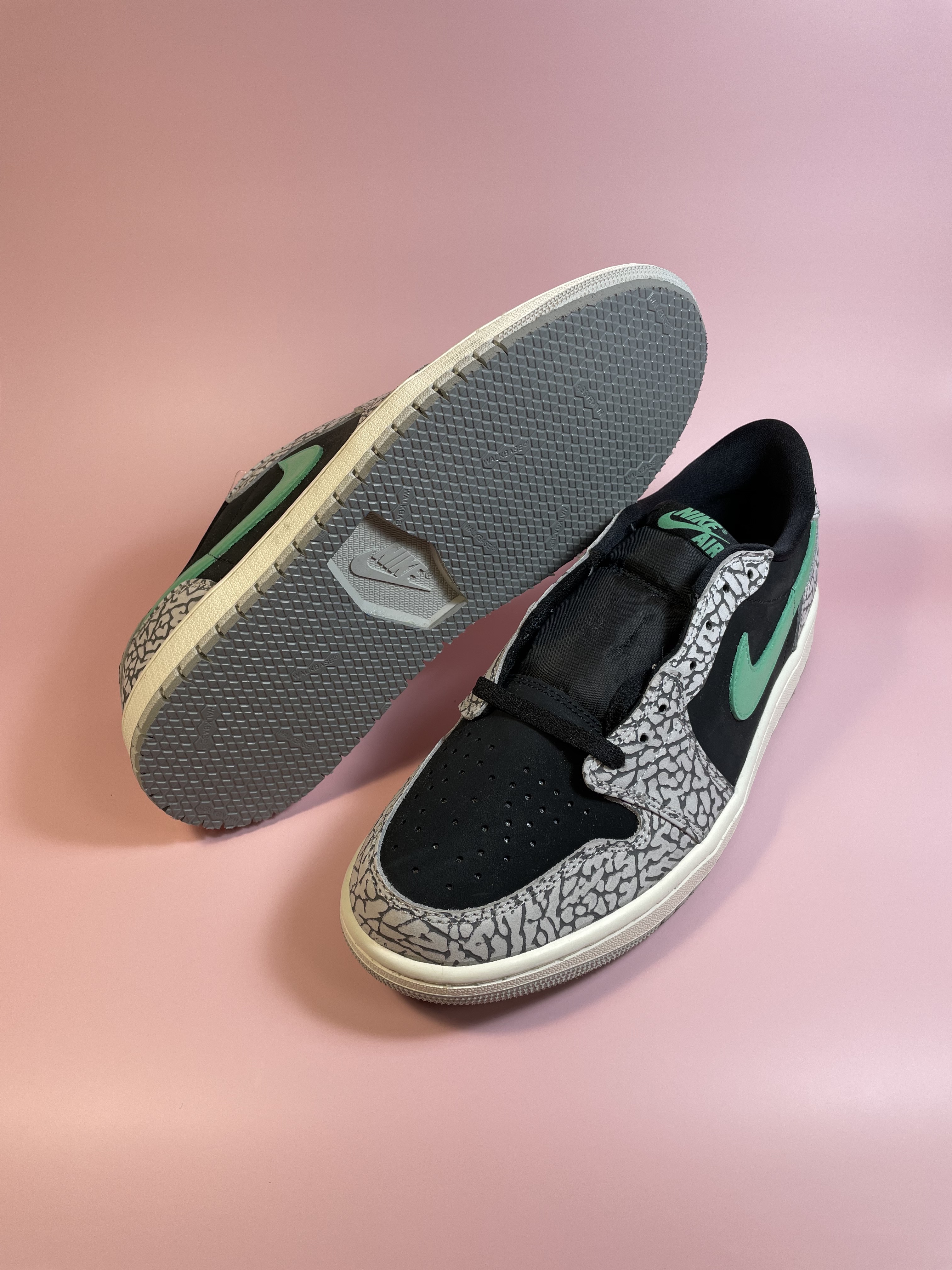 Jordan 1 Retro Low OG Black Cement 착용 스타일 - 2