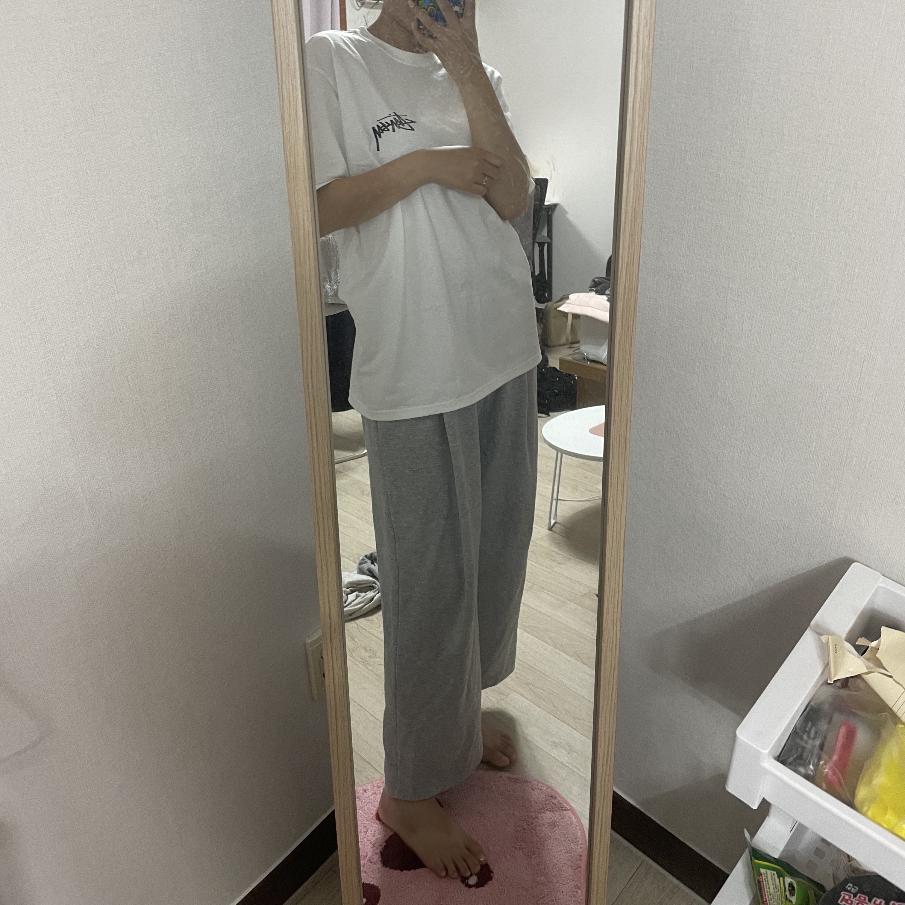 Stussy Kittens T-Shirt White 착용 스타일 - 2