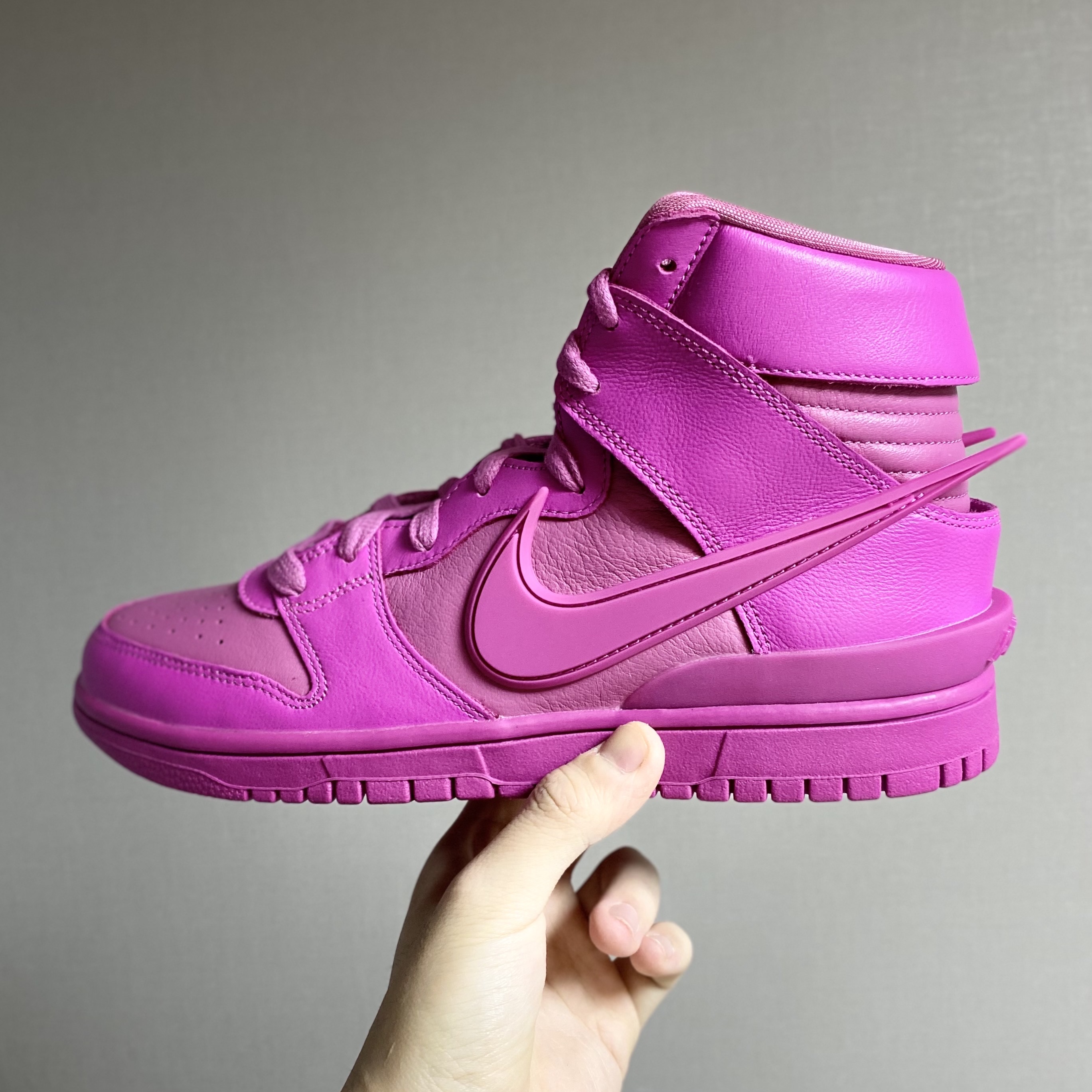 Nike x Peaceminusone Air Force 1 Low Para-Noise, Nike x Off-White Dunk Low University Gold Midnight Navy 착용 스타일 - 5
