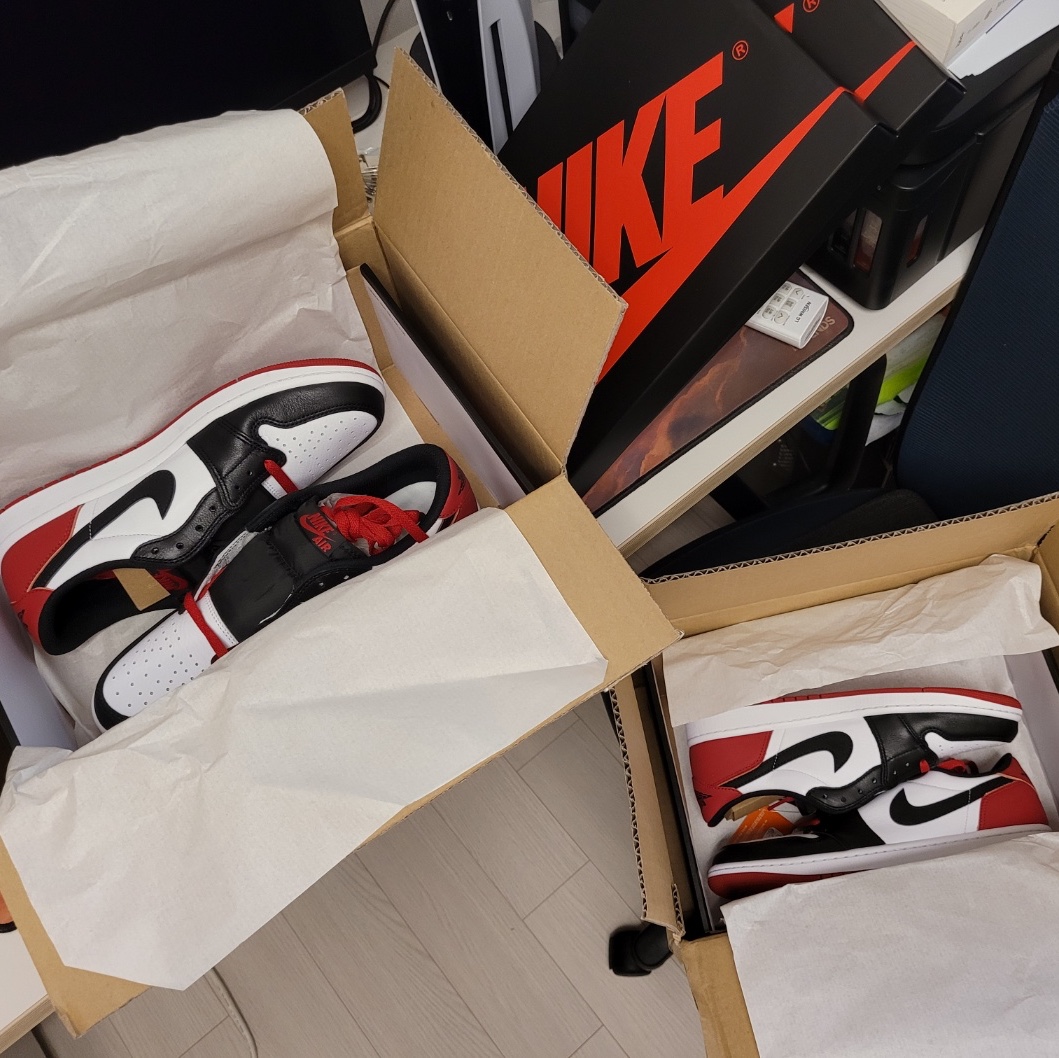 Jordan 1 Retro Low OG Black Toe, Adidas Yeezy Slide Bone 2022/2023 착용 스타일 - 1