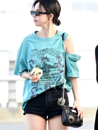 Maison Margiela Glam Slam Red Carpet Bag Black 착용 스타일