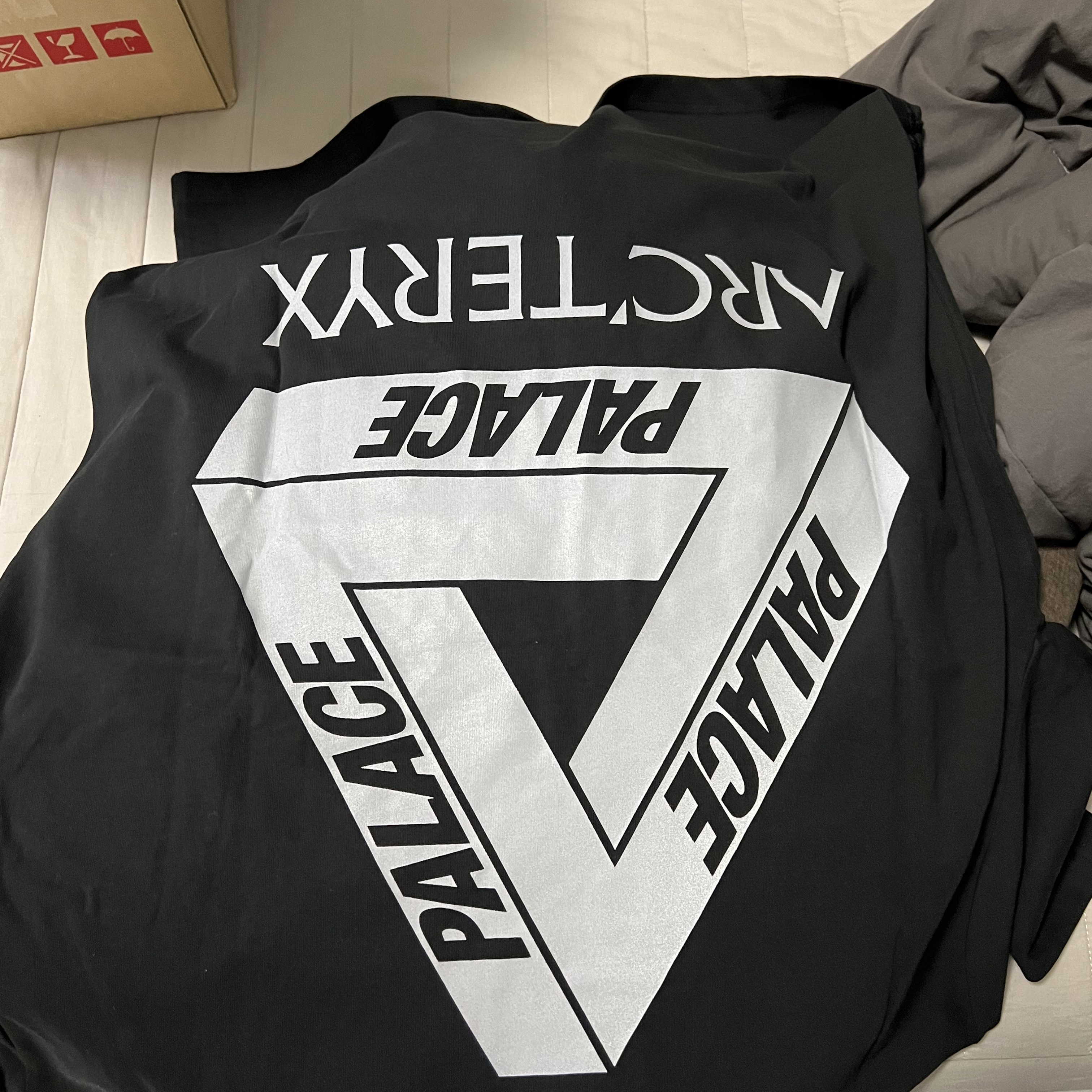 Palace x Arc'teryx T-Shirt Black - 20FW 착용 스타일