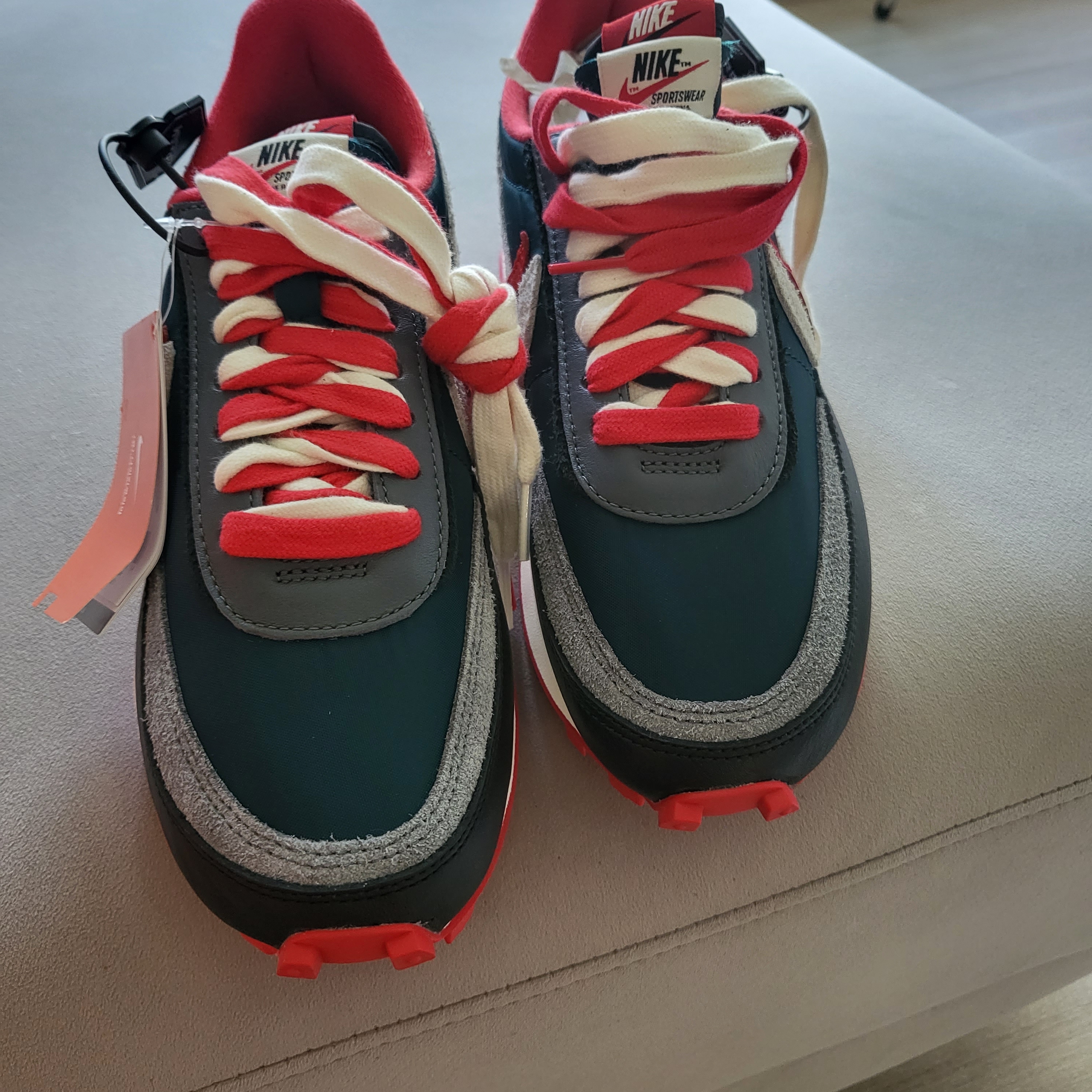 Nike x Sacai x Undercover LDWaffle Midnight Spruce University Red 착용 스타일