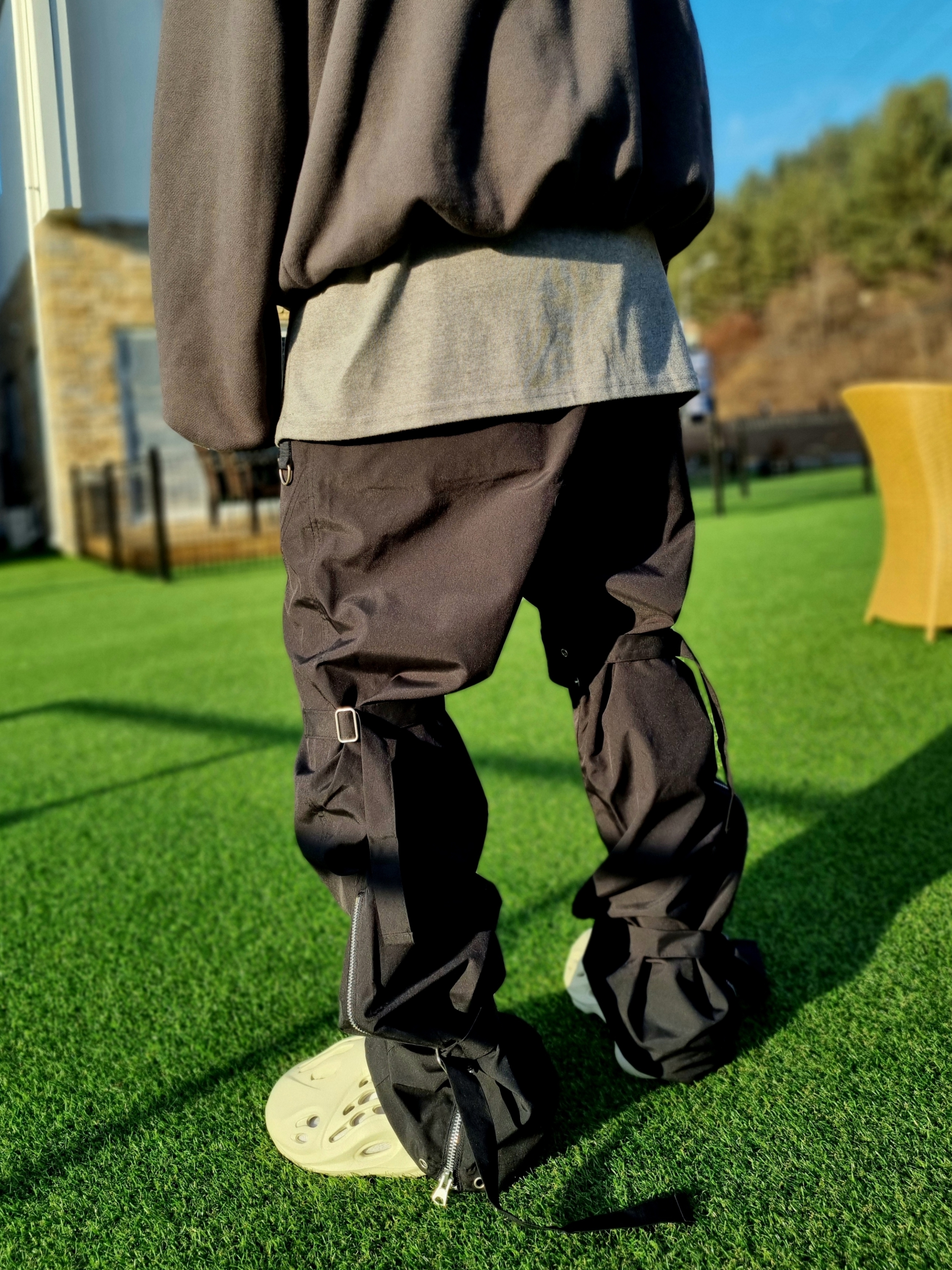 Yeezy Gap Engineered By Balenciaga Dove Hoodie Black, Adidas Yeezy Foam RNNR Sand 착용 스타일 - 2
