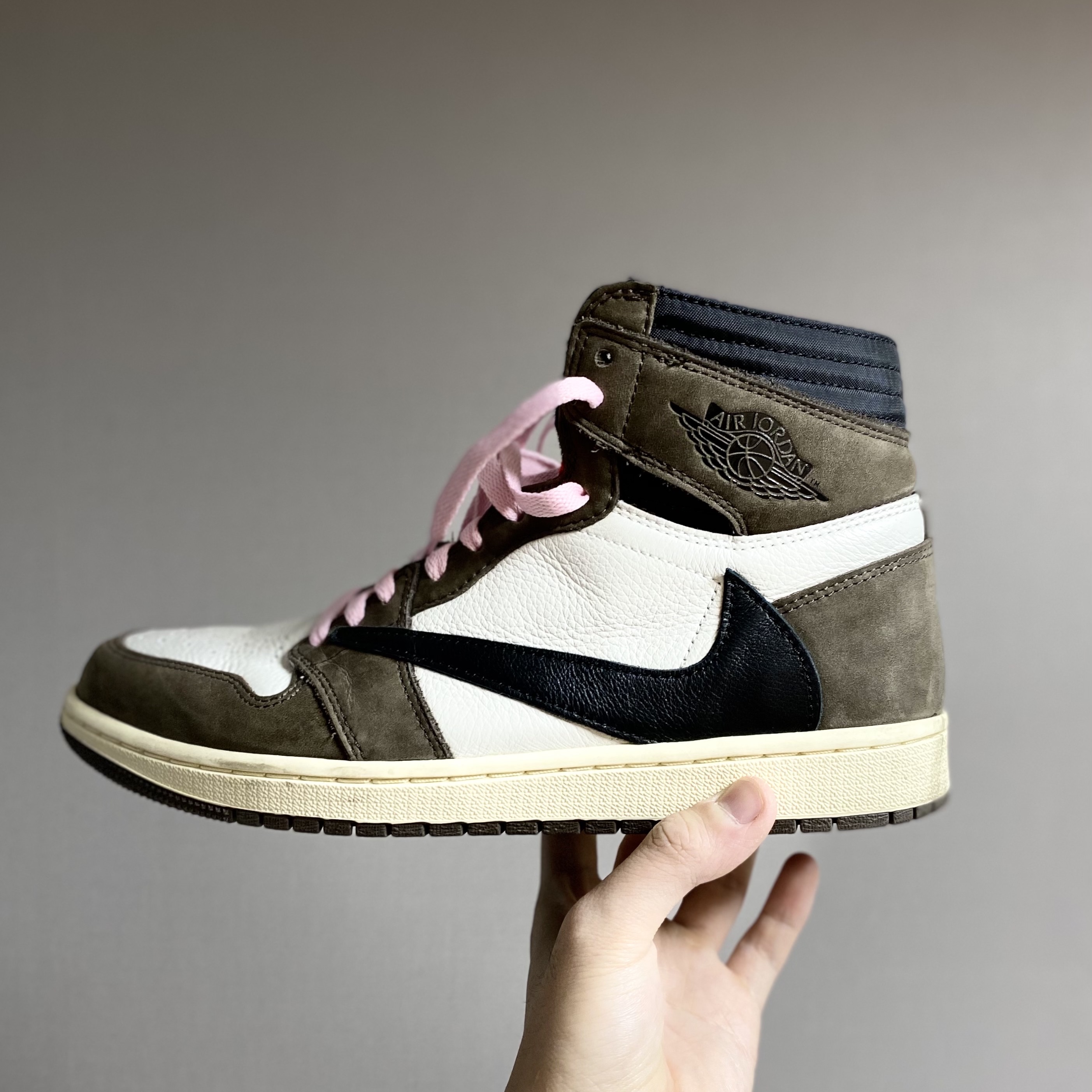Nike x Travis Scott SB Dunk Low, Jordan 1 x Travis Scott Retro High OG SP Mocha 착용 스타일 - 2