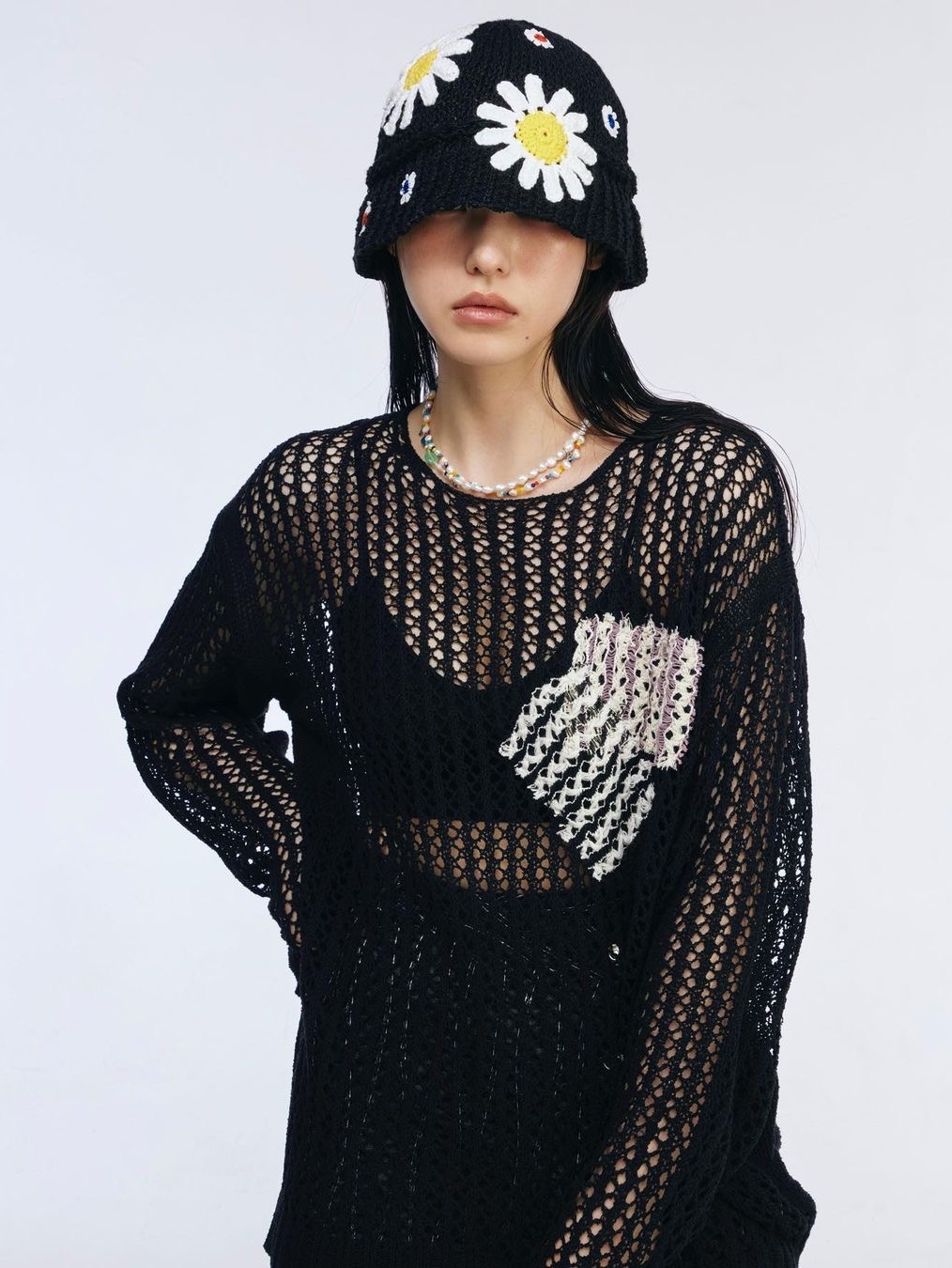 The Greatest Daisy Bucket Hat 착용 스타일