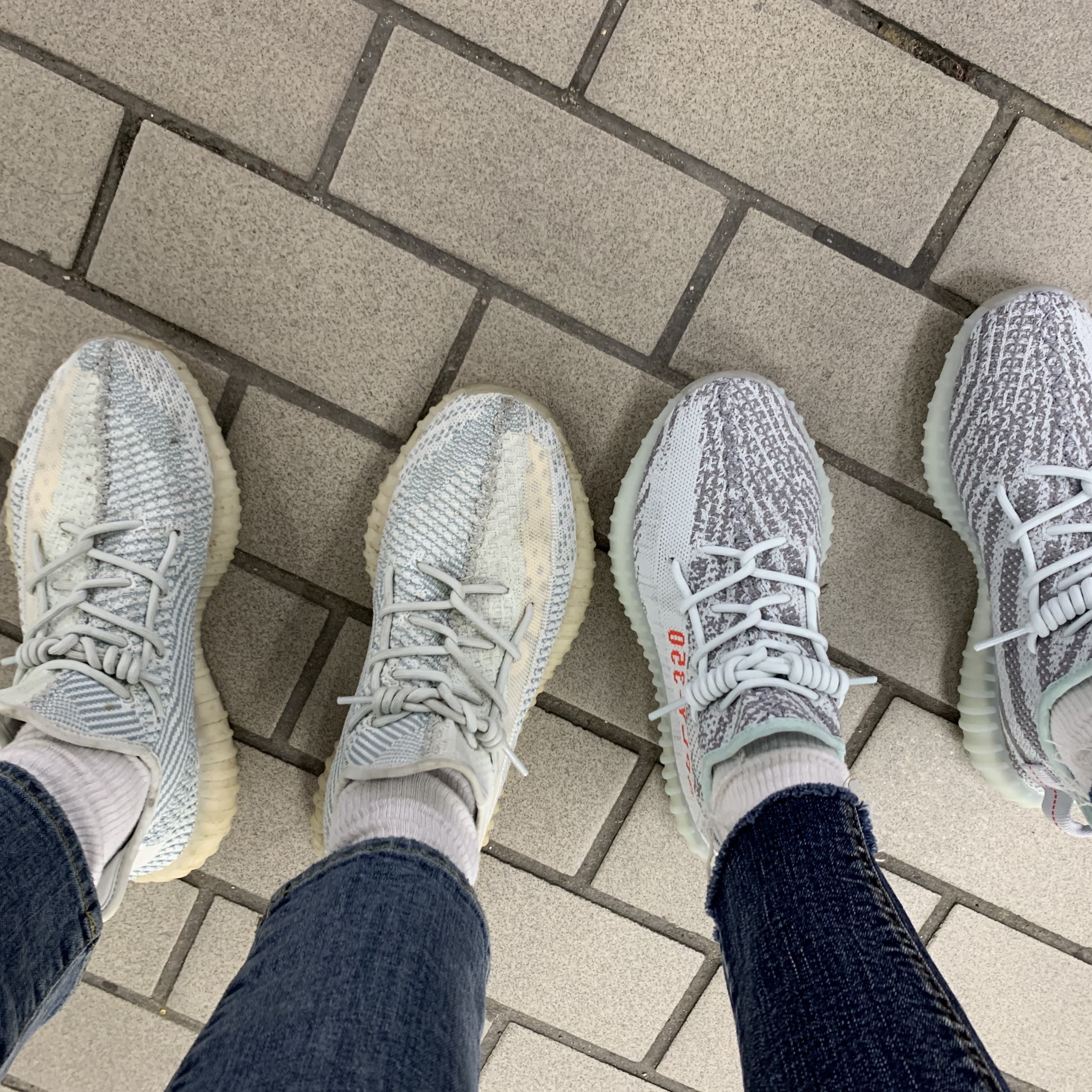 Adidas Yeezy Boost 350 V2 Cloud White - Non-Reflective, Adidas Yeezy Boost 350 V2 Blue Tint 2017 착용 스타일