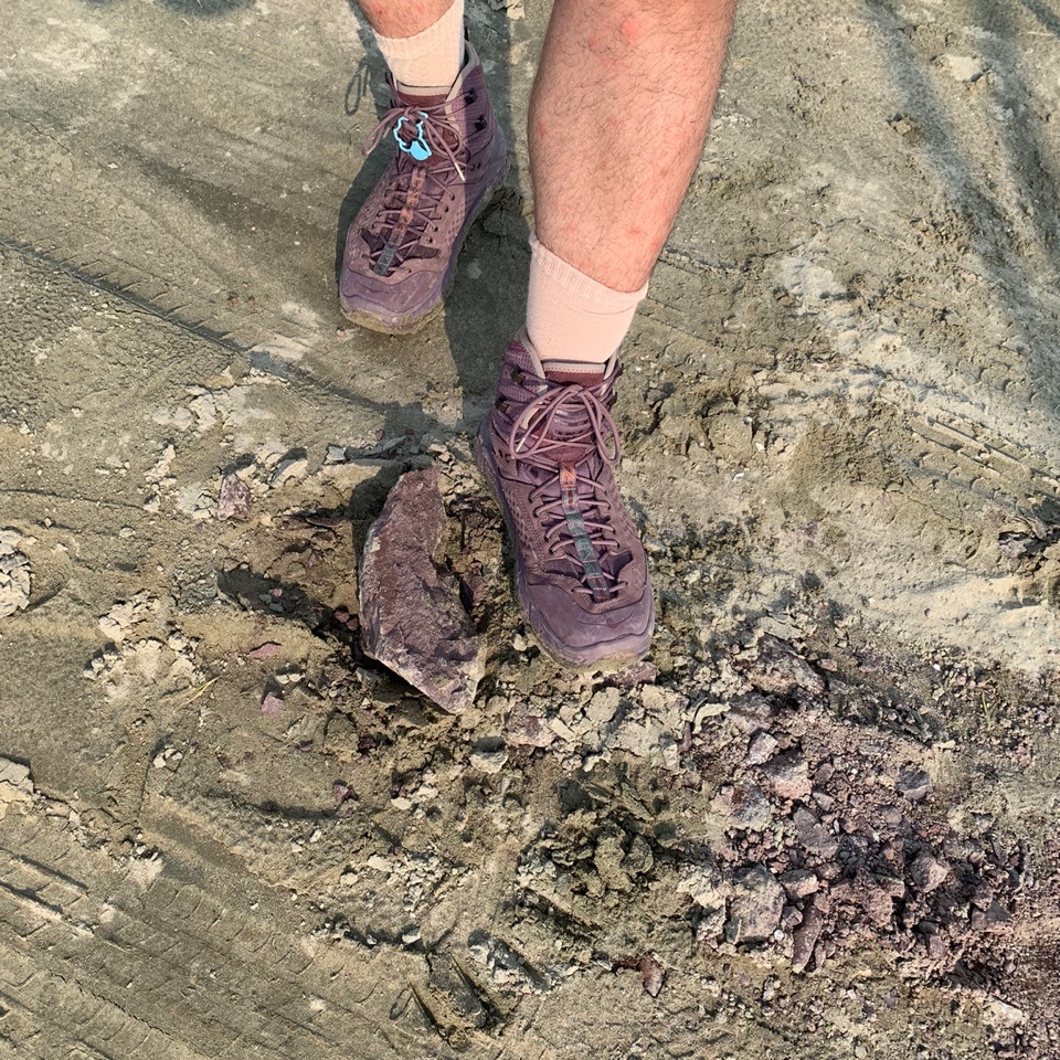 Hoka x Bodega Tor Ultra High Flint Eggplant 착용 스타일 - 2