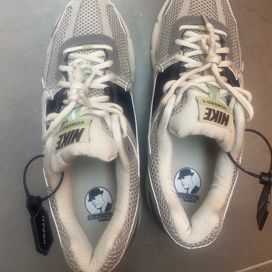 (W) Nike Zoom Vomero 5 Cobblestone and Flat Pewter 착용 스타일