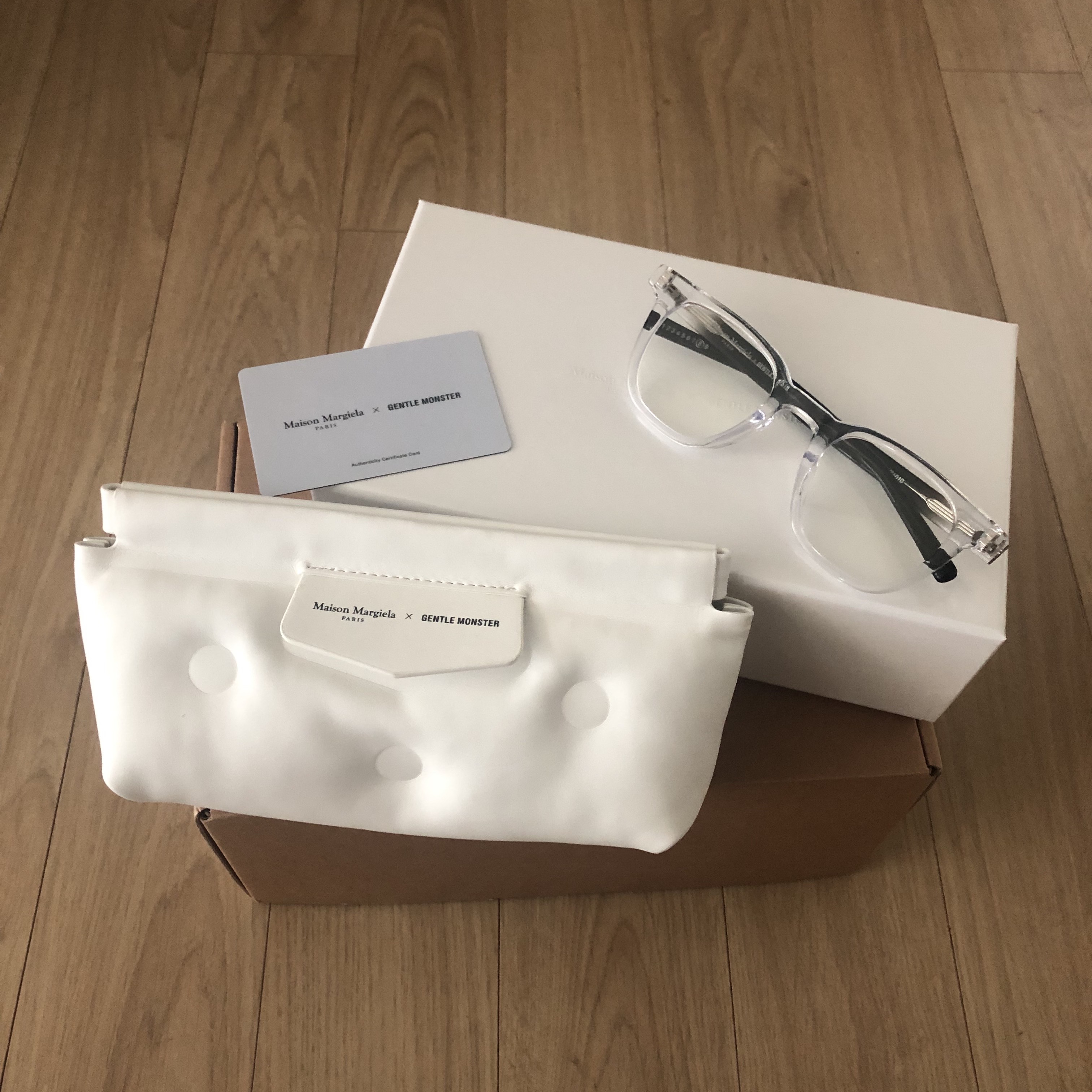 Gentle Monster x Maison Margiela MM010 Clear Black Gradient 착용 스타일