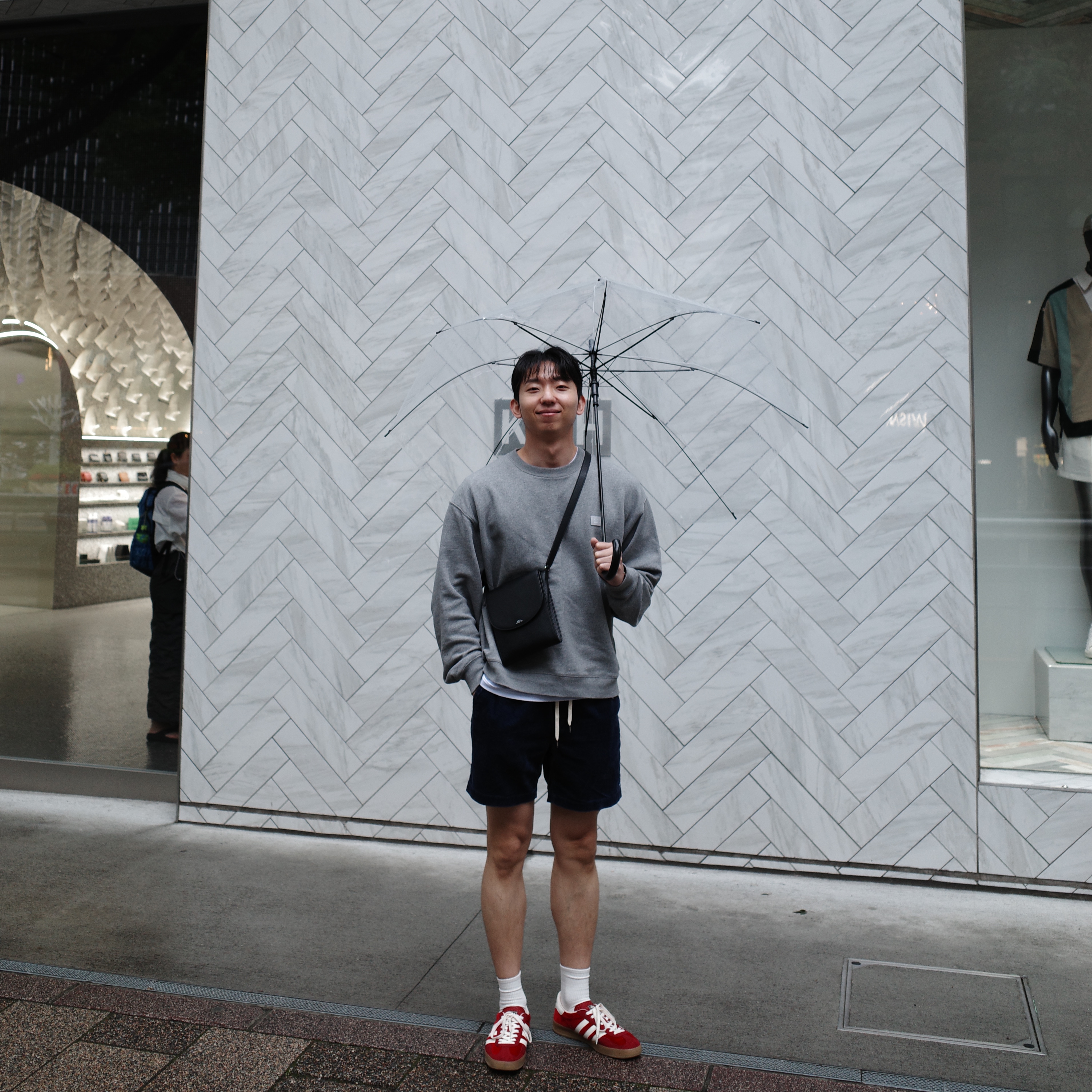 Acne Studios Forba Face Crewneck Sweatshirt Light Grey Melange, Gucci x Adidas Gazelle Sneakers Red Velvet 착용 스타일