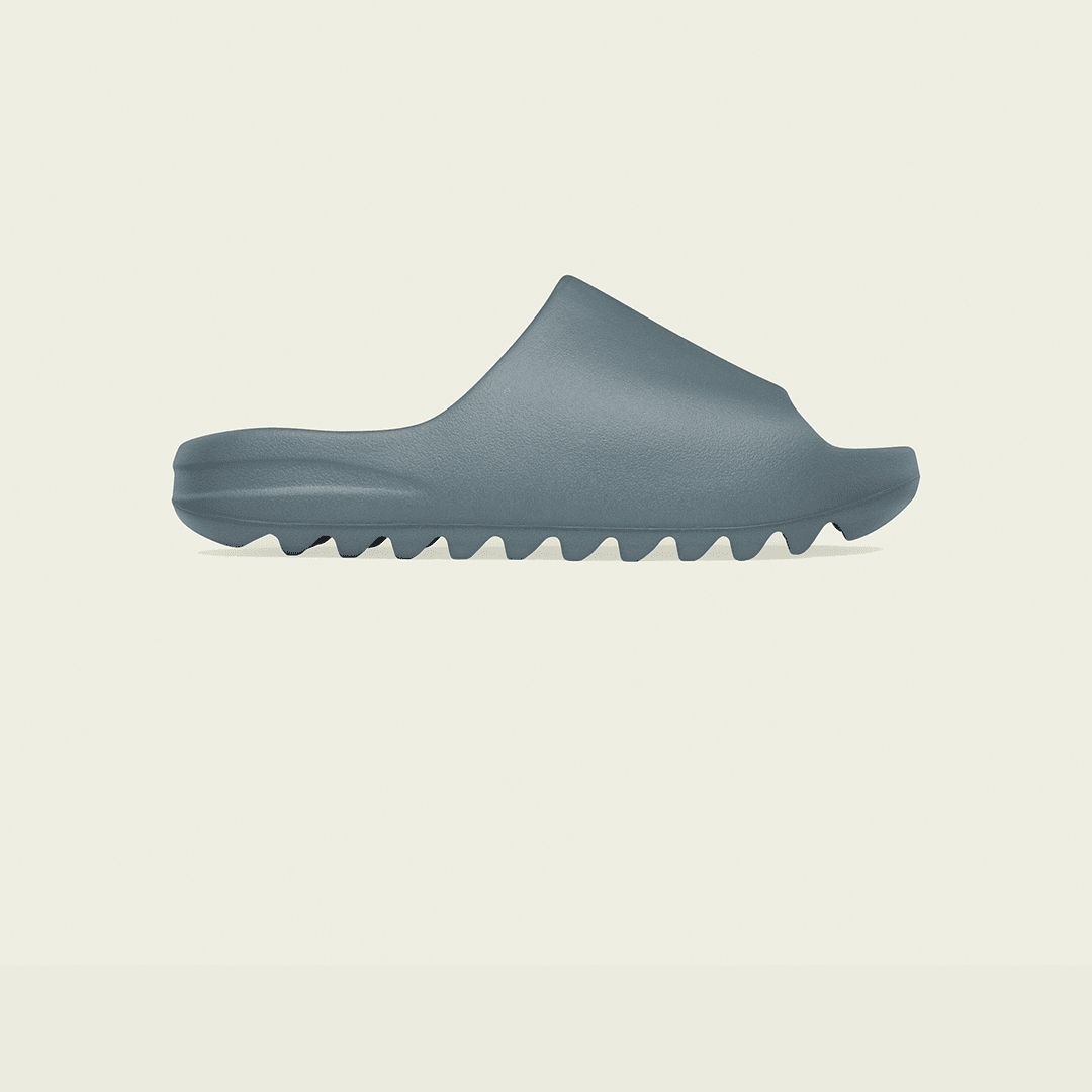 Adidas Yeezy Slide Slate Marine 착용 스타일