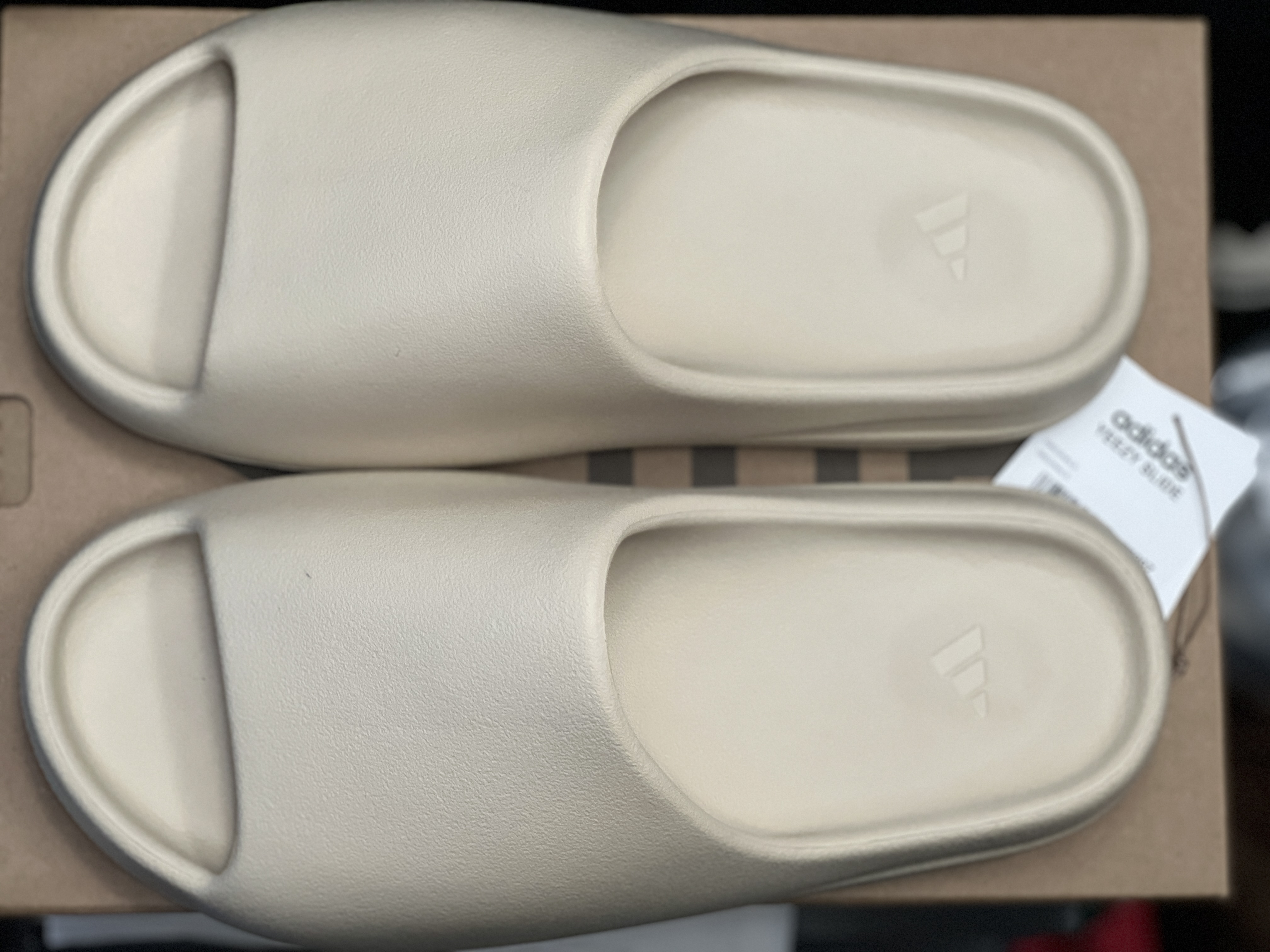 Adidas Yeezy Slide Bone 2022/2023 착용 스타일