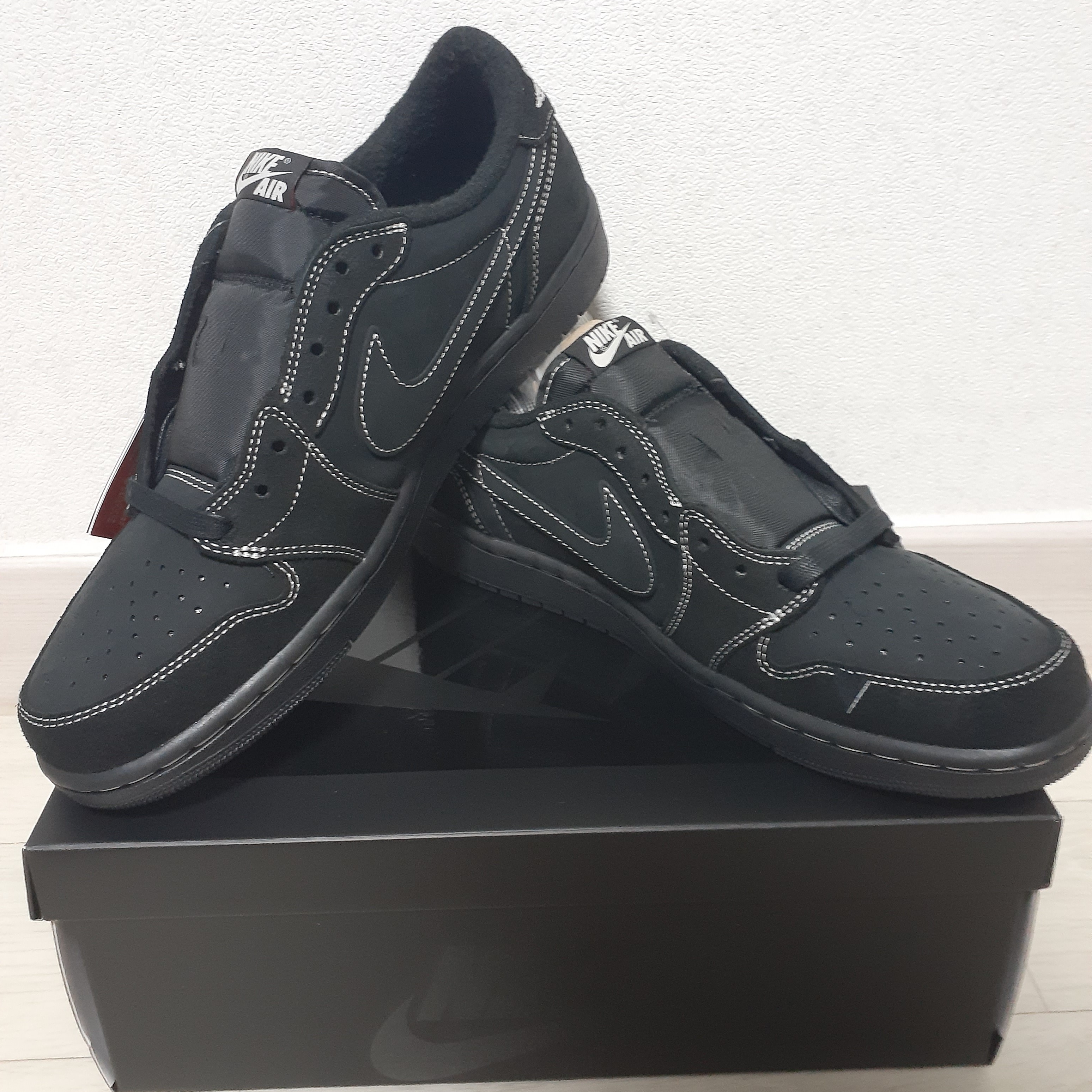 Jordan 1 x Travis Scott Retro Low OG SP Black Phantom 착용 스타일 - 2