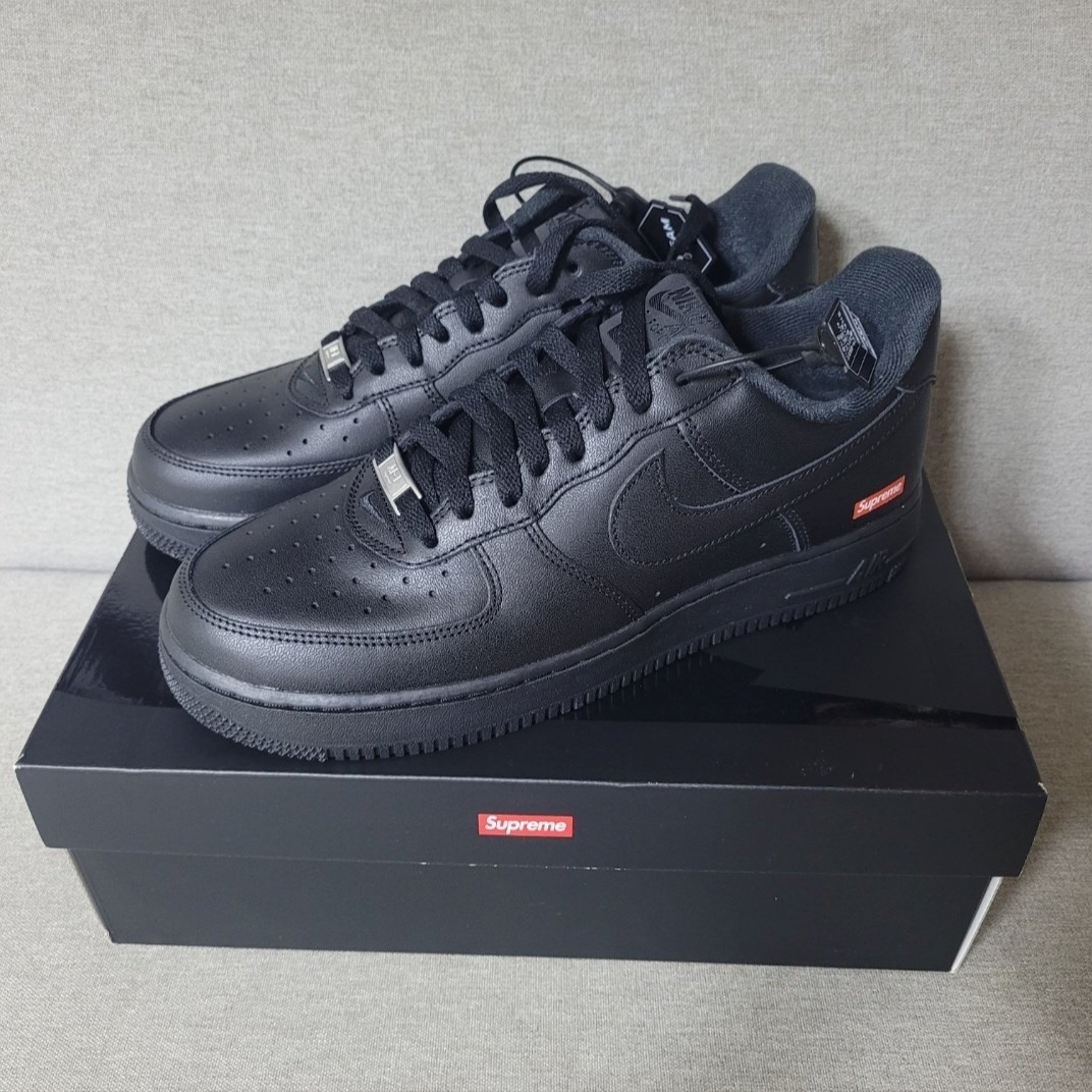 Nike x Supreme Air Force 1 Low Black 착용 스타일