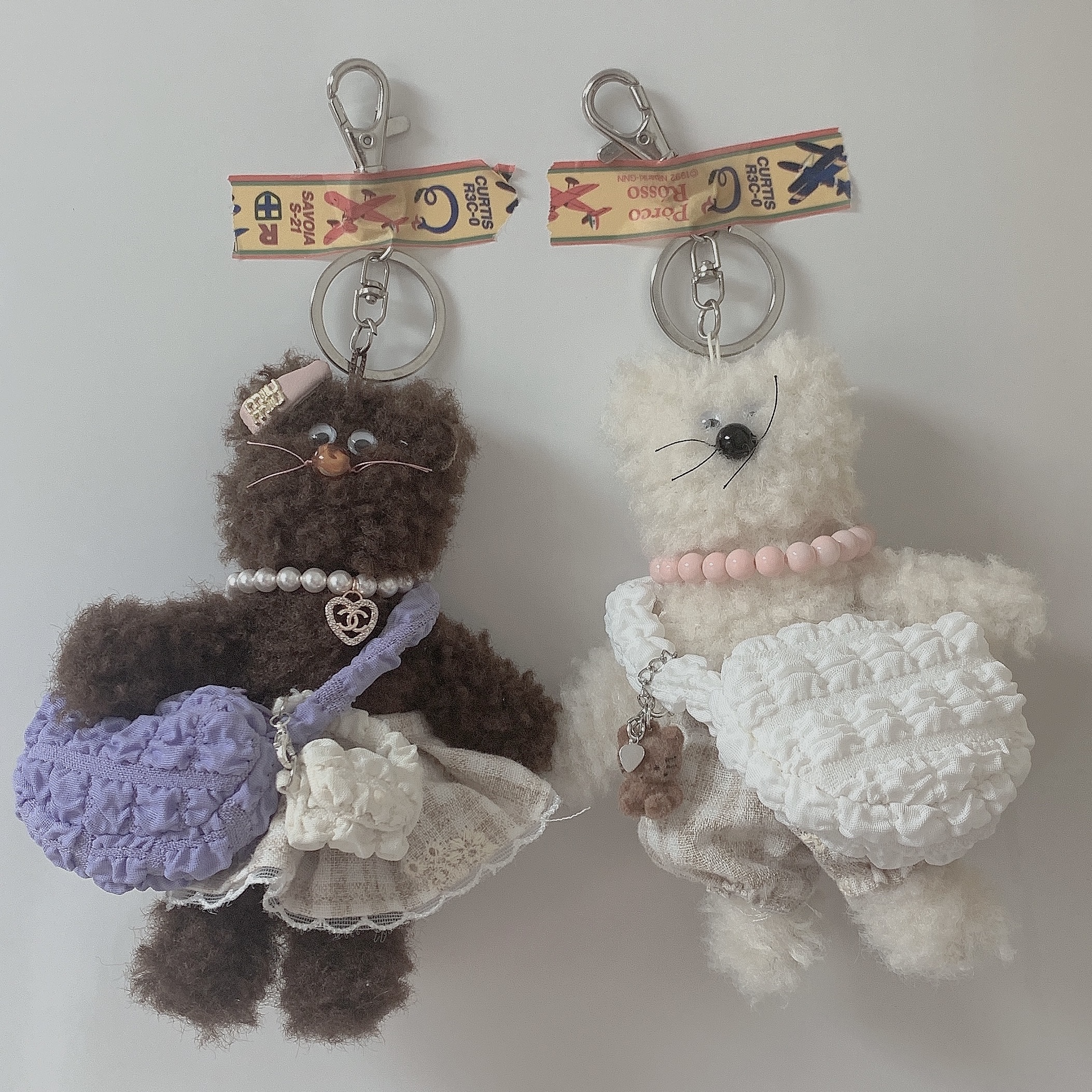 Monamhee Bred Keyring with Pink Pants Brown 착용 스타일