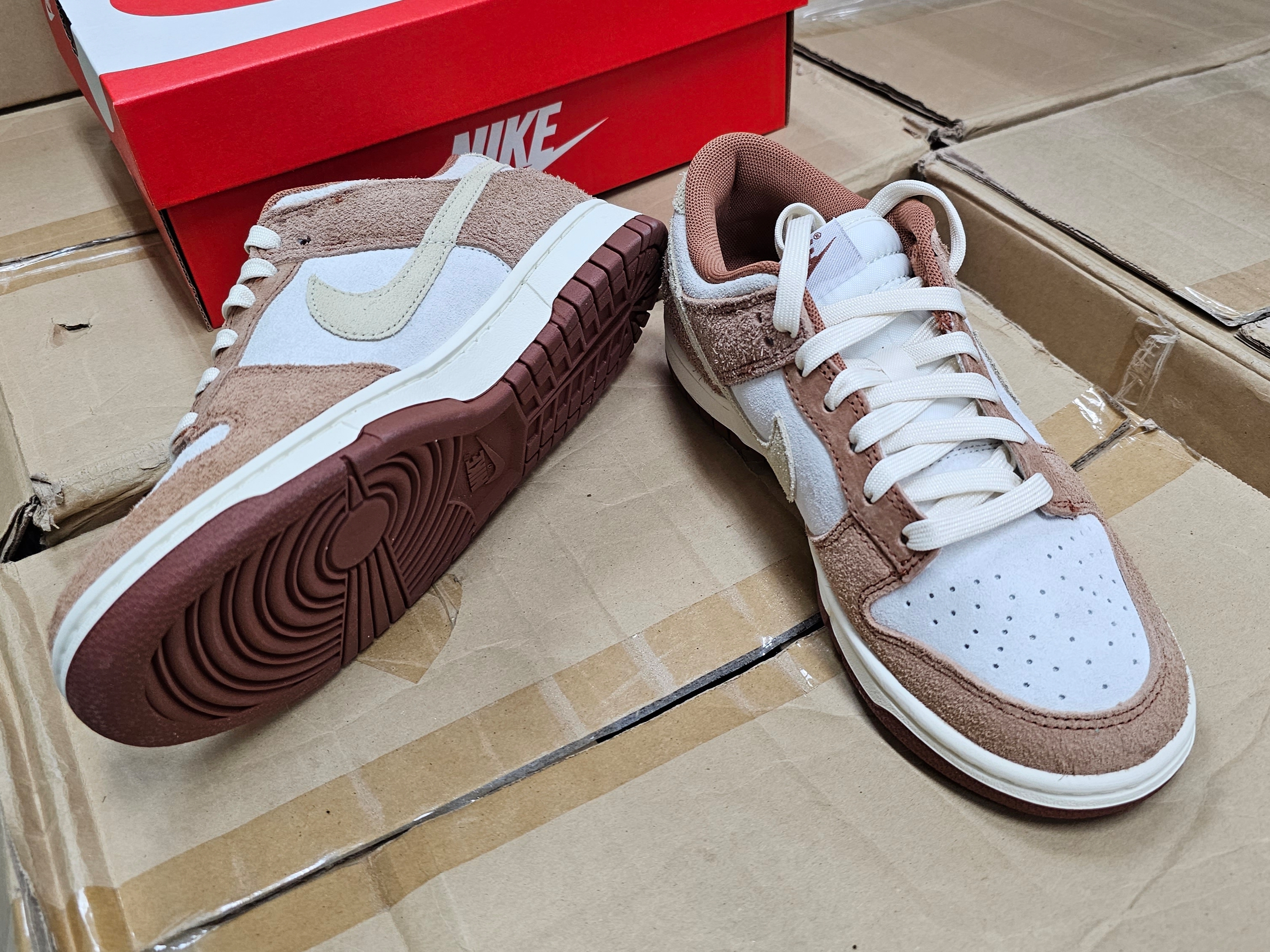 Nike Dunk Low Pro Premium Medium Curry 착용 스타일 - 2