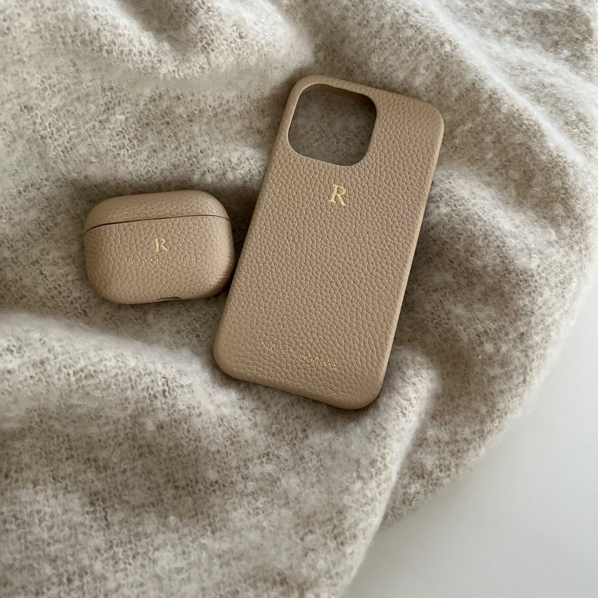 [KREAM 단독] Maison de Sabre AirPods Case Pro Saharan Nude, [KREAM 단독] Maison de Sabre AirPods Case 3 Saharan Nude 착용 스타일