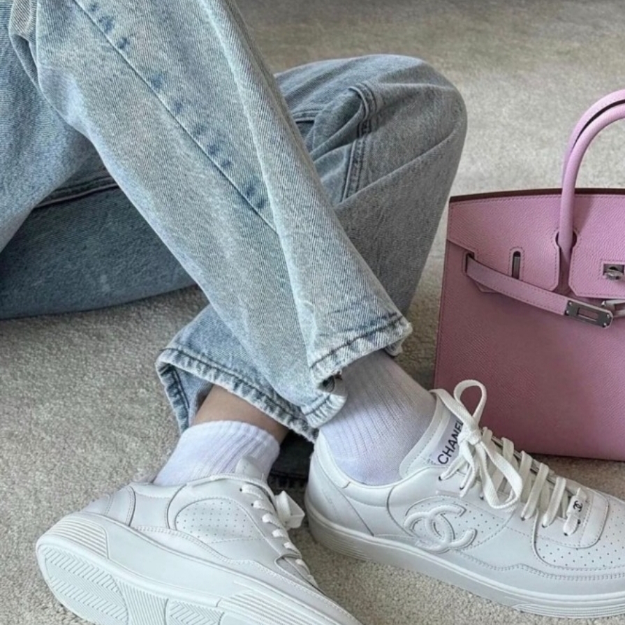 (W) Chanel Sneakers Calfskin & White 착용 스타일