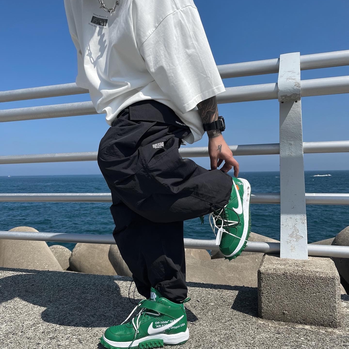 Nike x Off-White Air Force 1 Mid SP Leather Pine Green 착용 스타일 - 2
