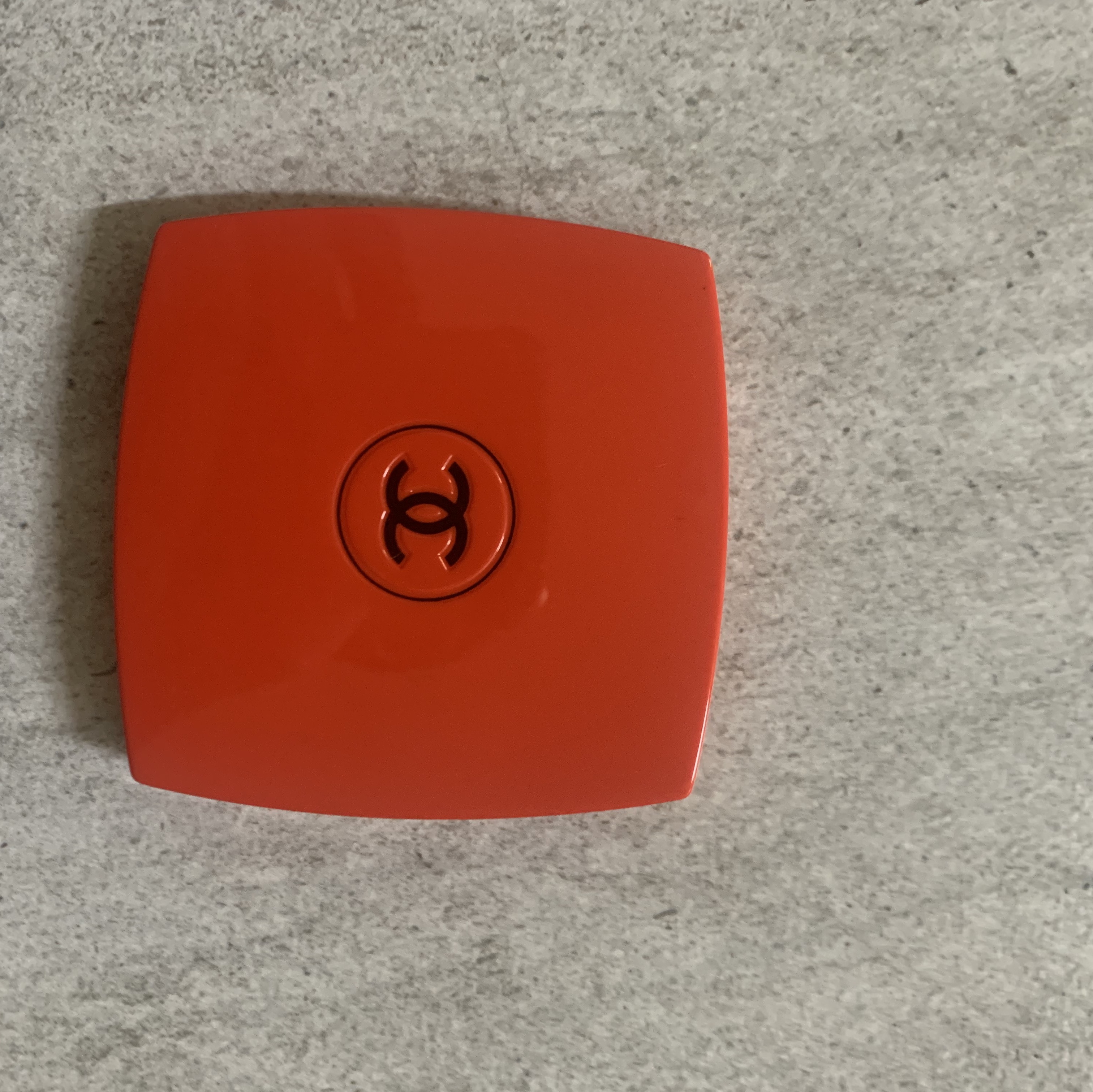 Chanel Codes Couleur Limited Edition Miroir Double Facettes 147 Incendiaire 착용 스타일