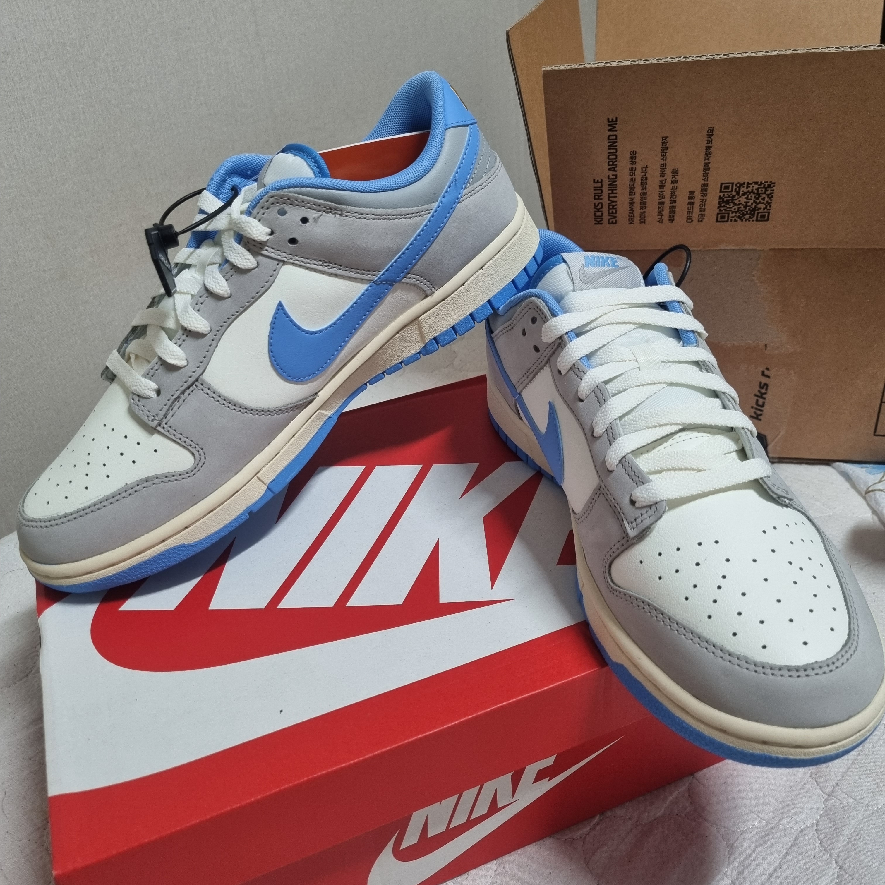 Nike Dunk Low Sail University Blue 착용 스타일