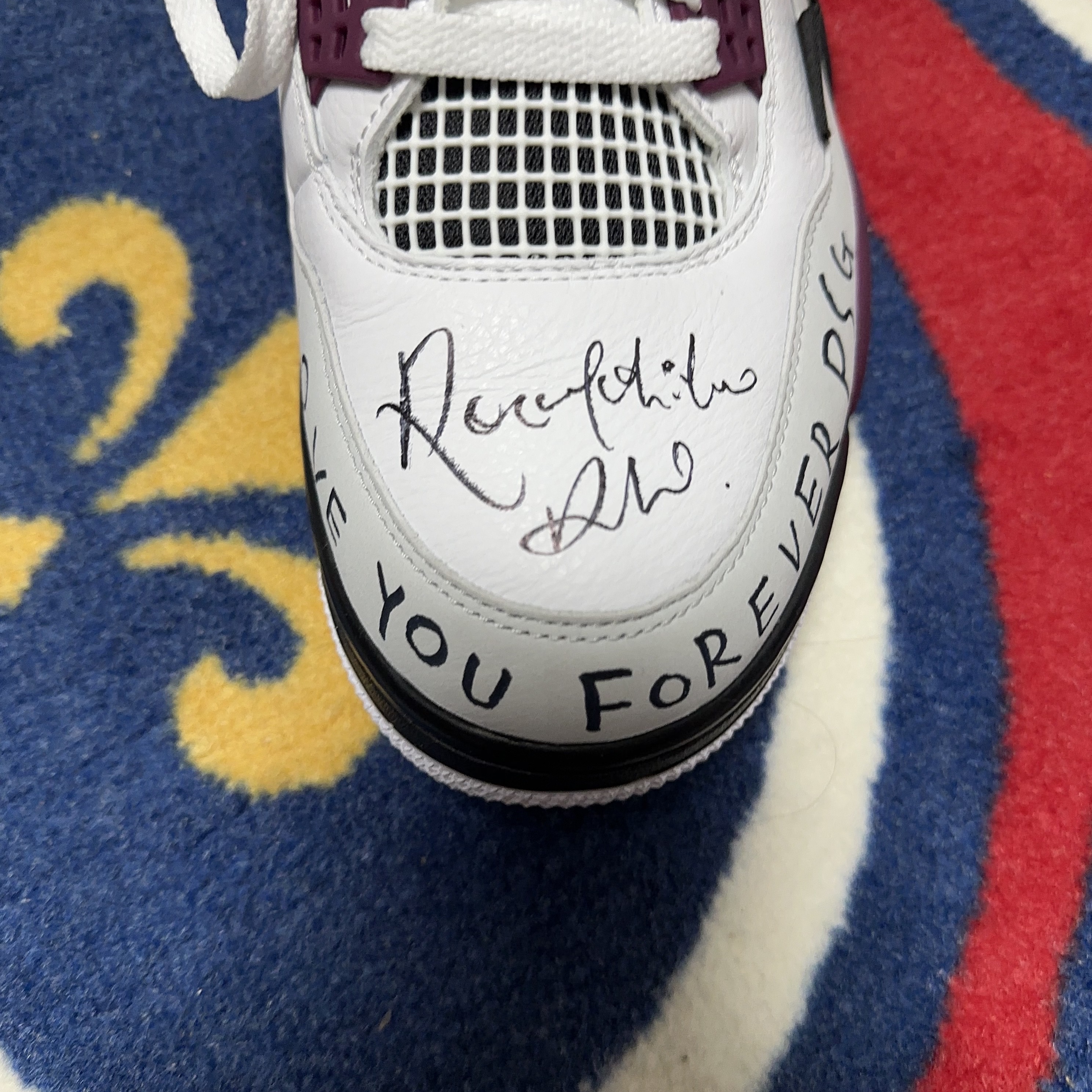 Jordan 4 x Paris Saint-Germain Retro Neutral Grey Bordeaux 착용 스타일 - 2