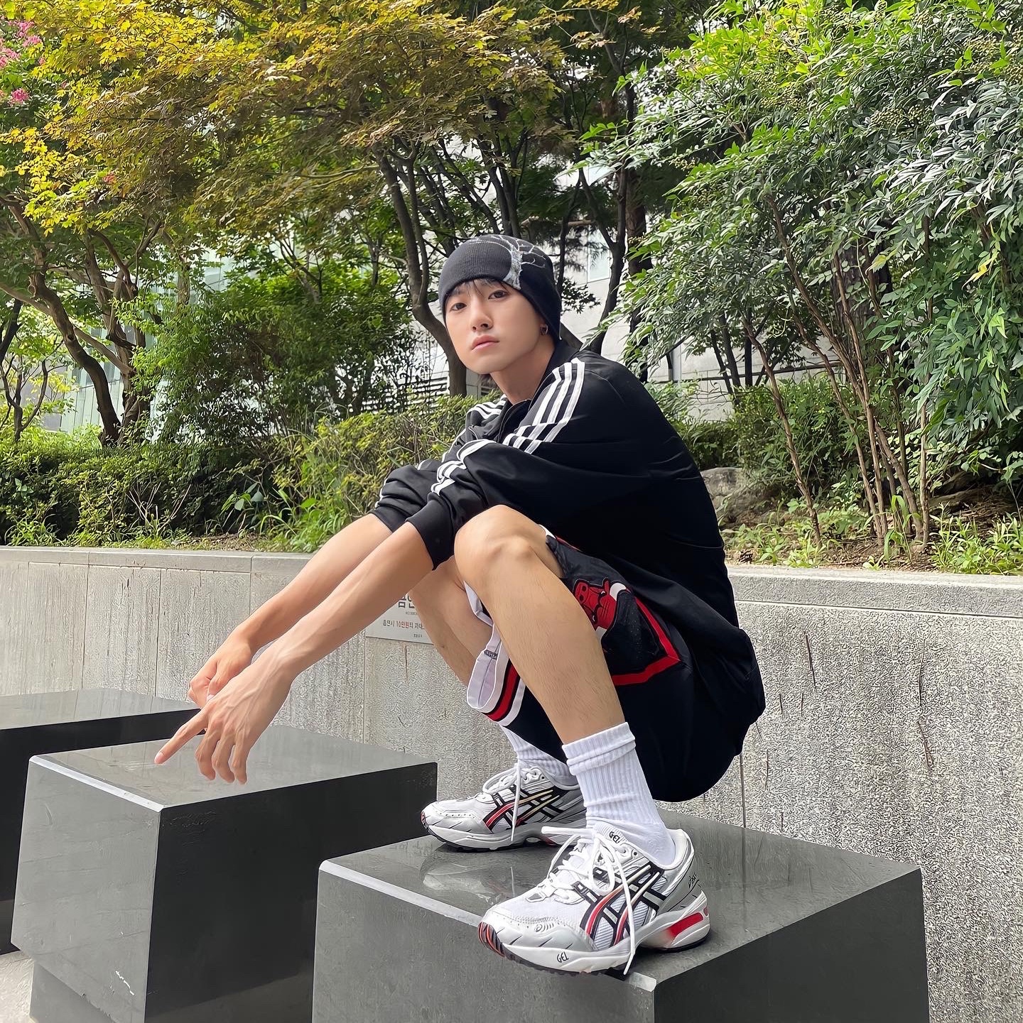 (W) Asics Gel-1090 White Black 착용 스타일 - 1
