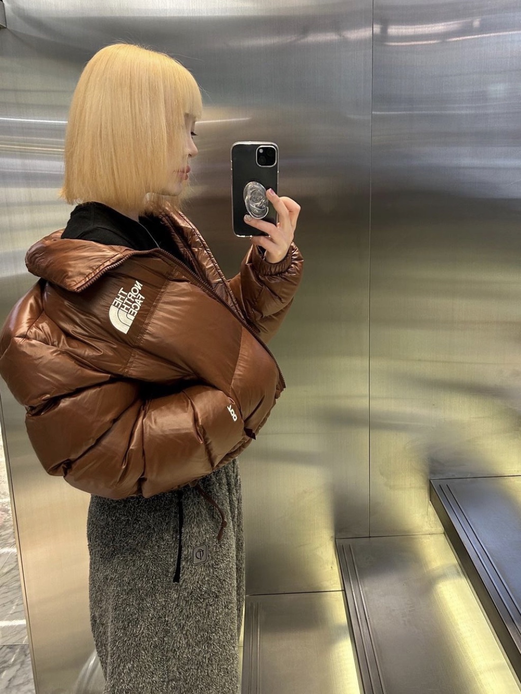 (W) The North Face Nuptse Short Jacket Dark Oak, (W) The North Face Nuptse Short Jacket Black 착용 스타일